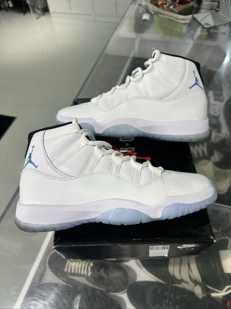 Jordan 11 Retro Legend Blue (2024) - Pre-Owned Size 10.5