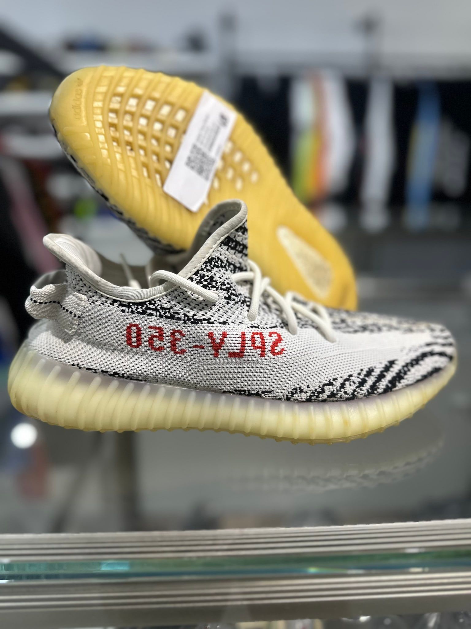 Adidas Yeezy Boost 350 V2 Zebra - Pre-Owned Size 8 (No original box)