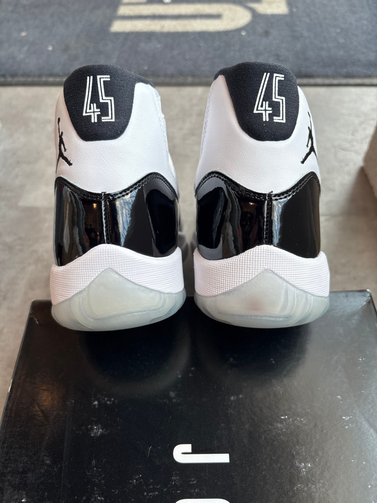 Jordan 11 Retro Concord (2018) (Minor Ink Flaw)