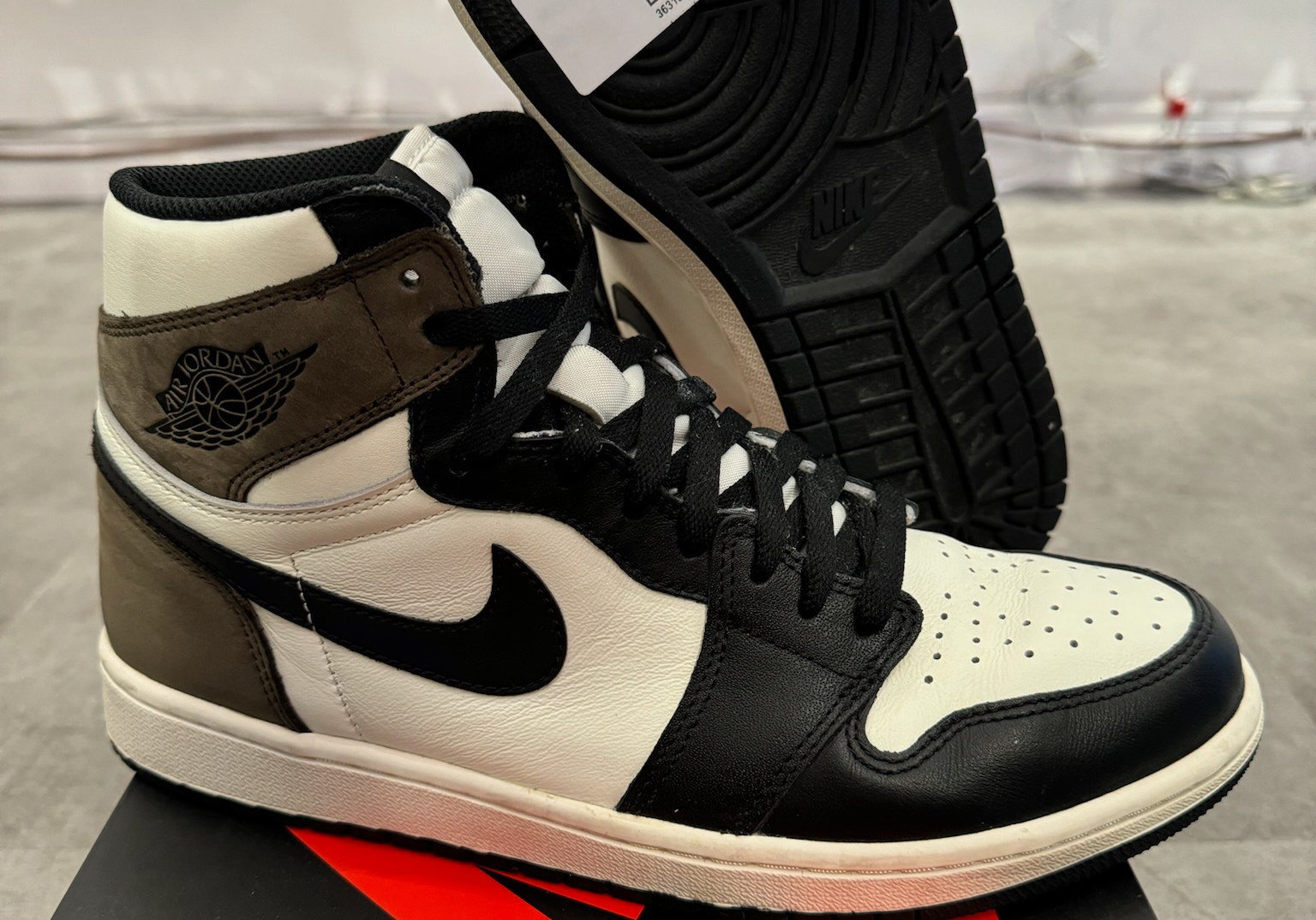 Jordan 1 Retro High Mocha (Preowned Size 10)