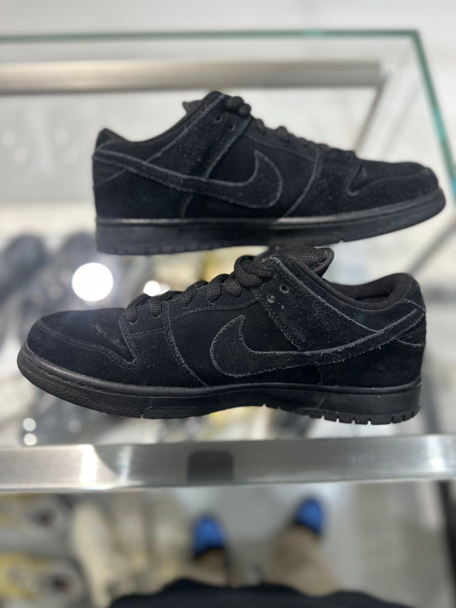 Nike SB Dunk Low Blackout - Pre-Owned Size 9 (No original box)