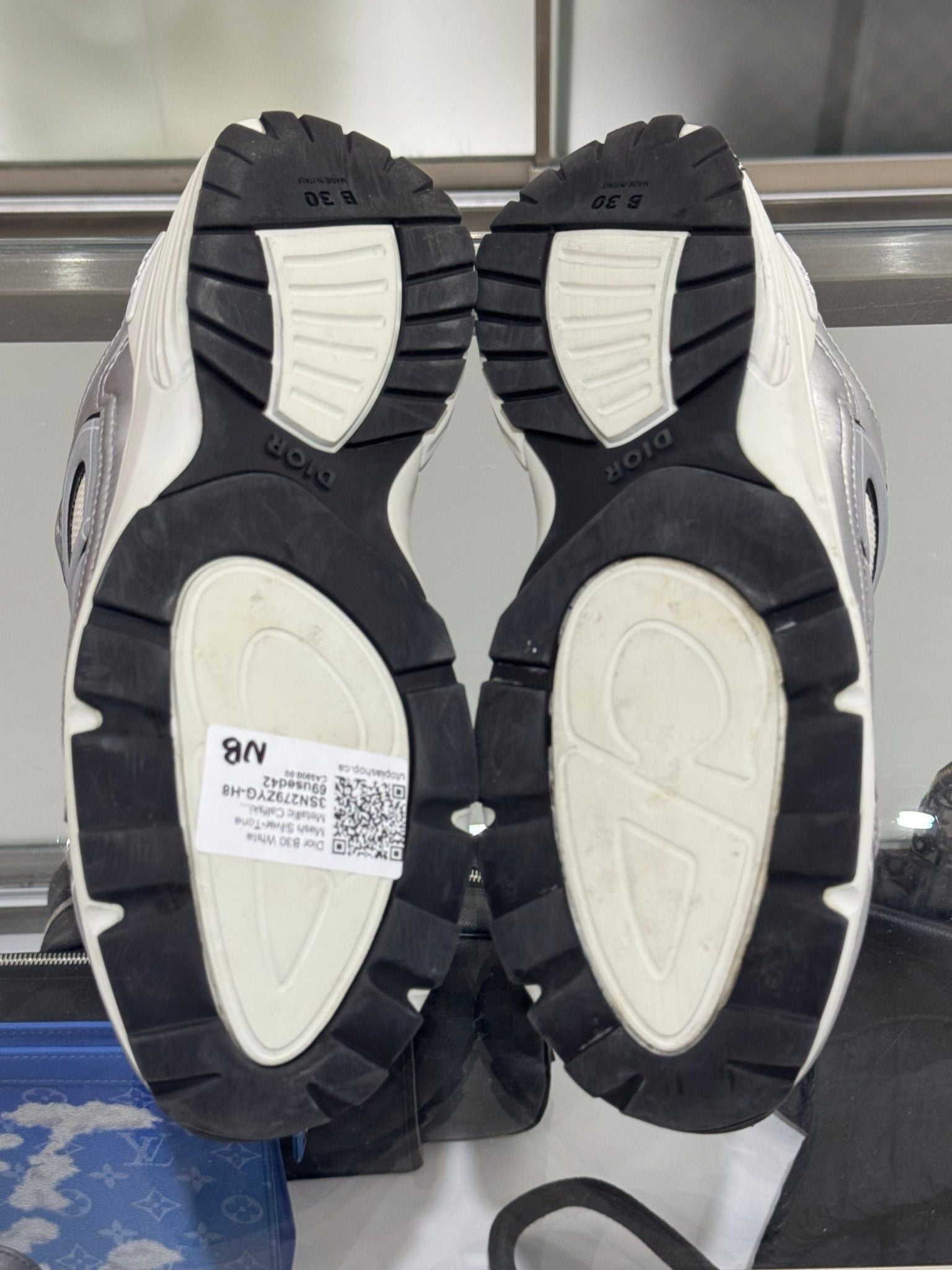 Dior B30 White Mesh Silver-Tone Metallic Calfskin - Pre-Owned Size 42 (No original box)