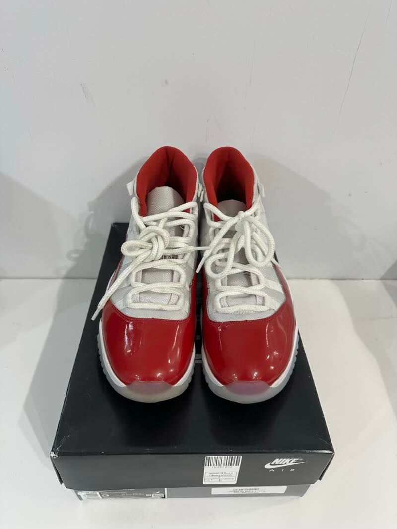 Jordan 11 Retro Cherry (2022) - Pre-Owned Size 9