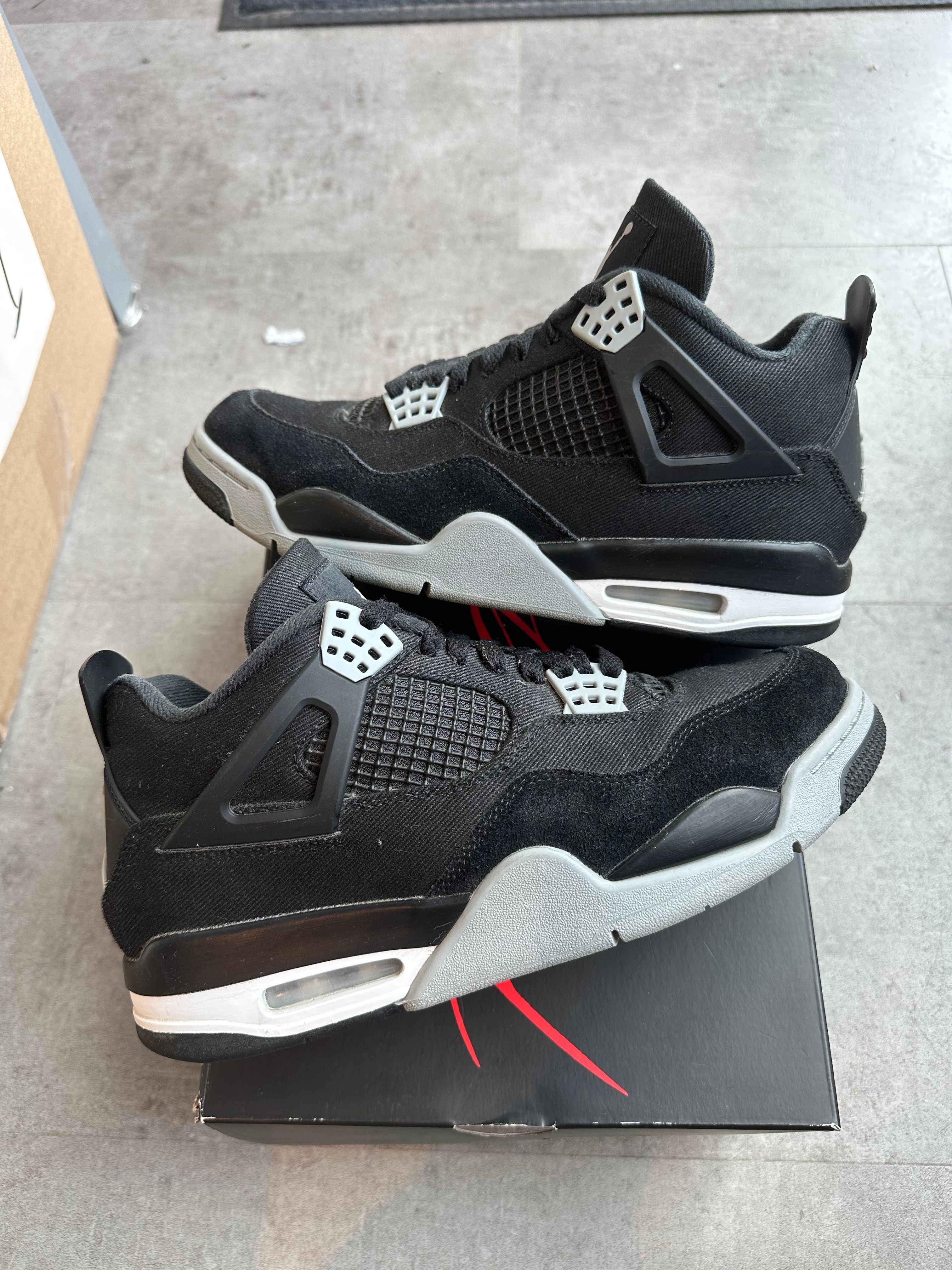 Jordan 4 Retro Black Canvas - Pre-Owned Size 9