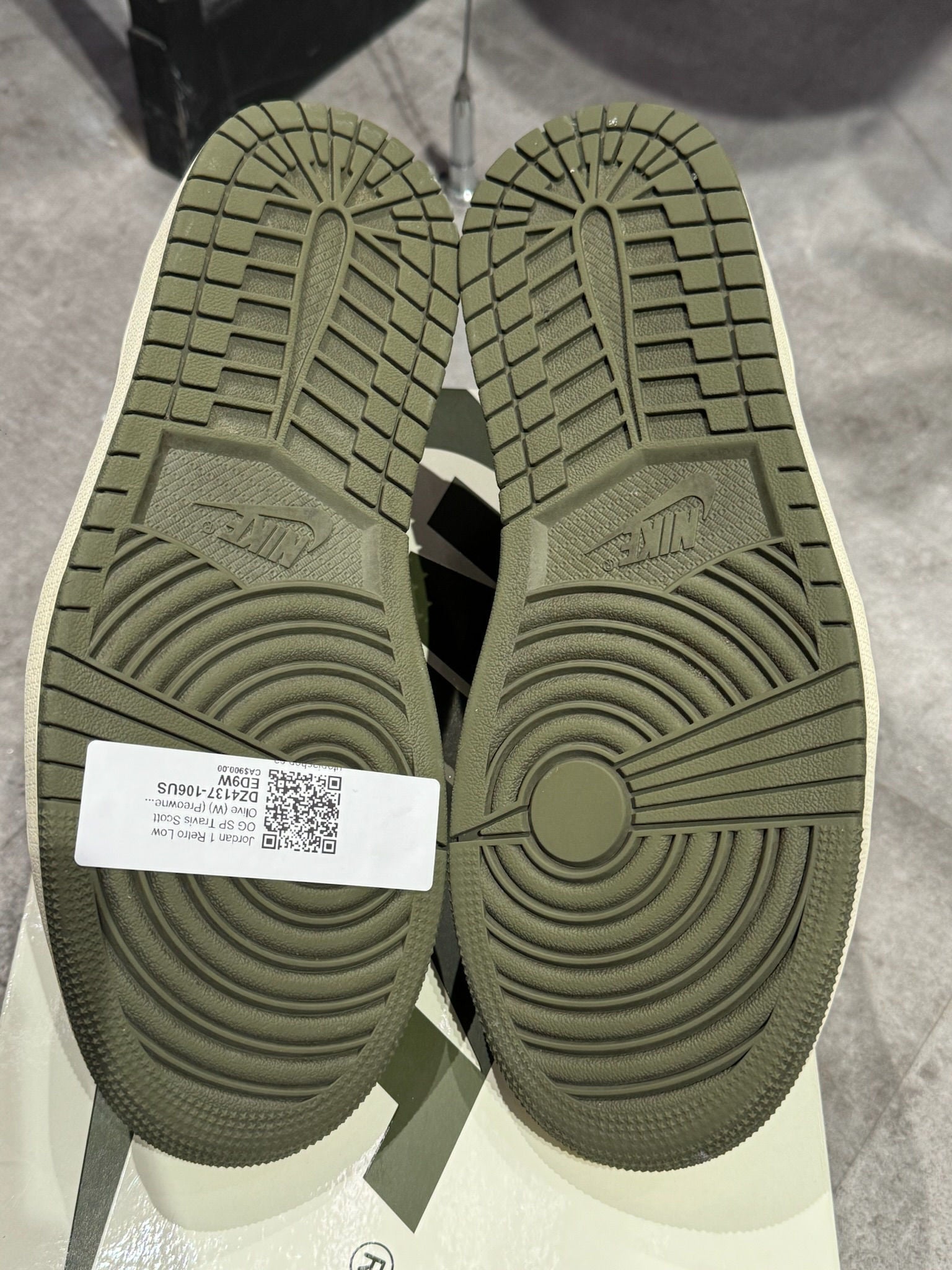 Jordan 1 Retro Low OG SP Travis Scott Olive (W) - Pre-Owned Size 7.5M/9W