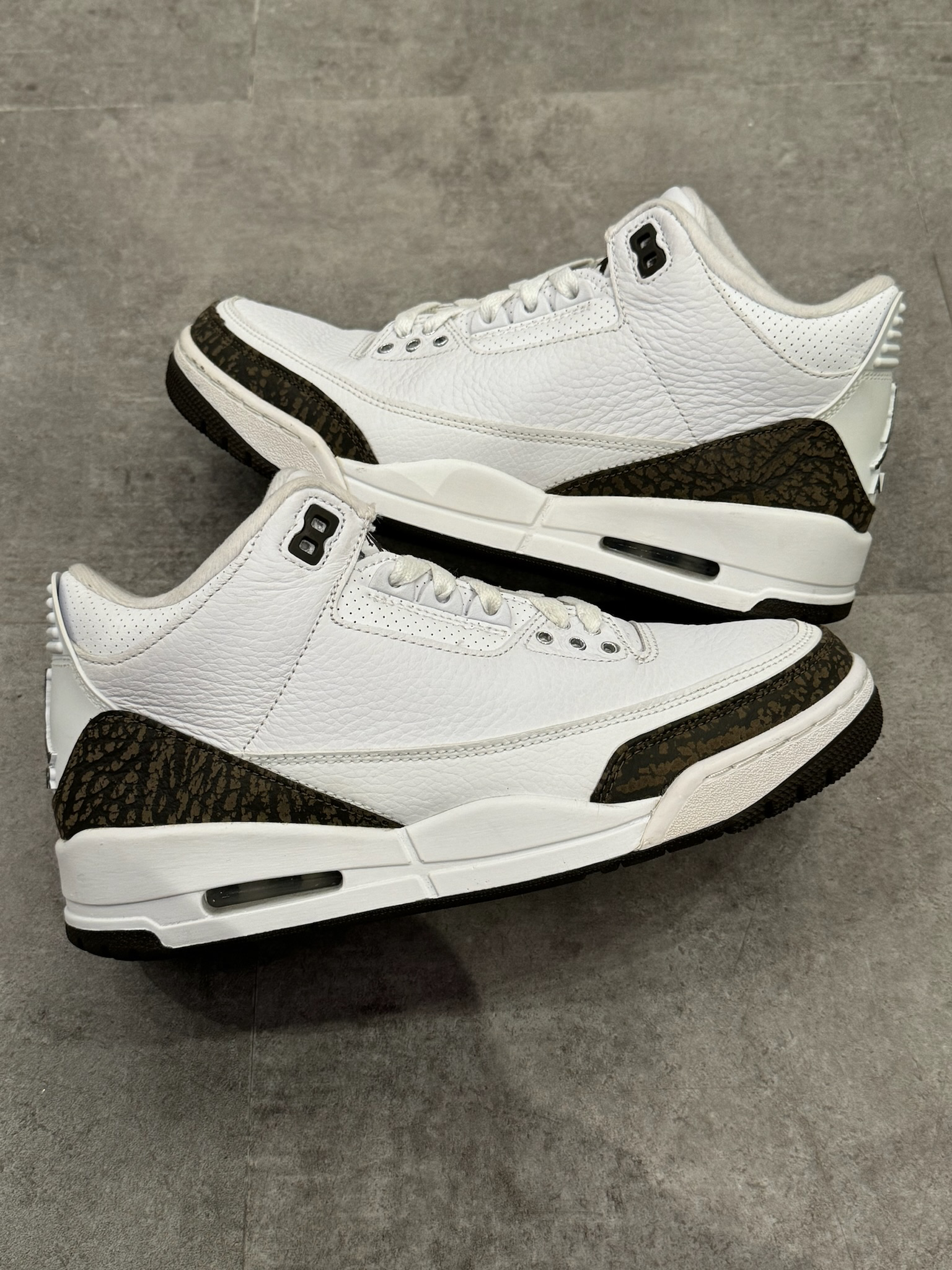 Jordan 3 Retro Mocha (2018) (Preowned Size 7.5)