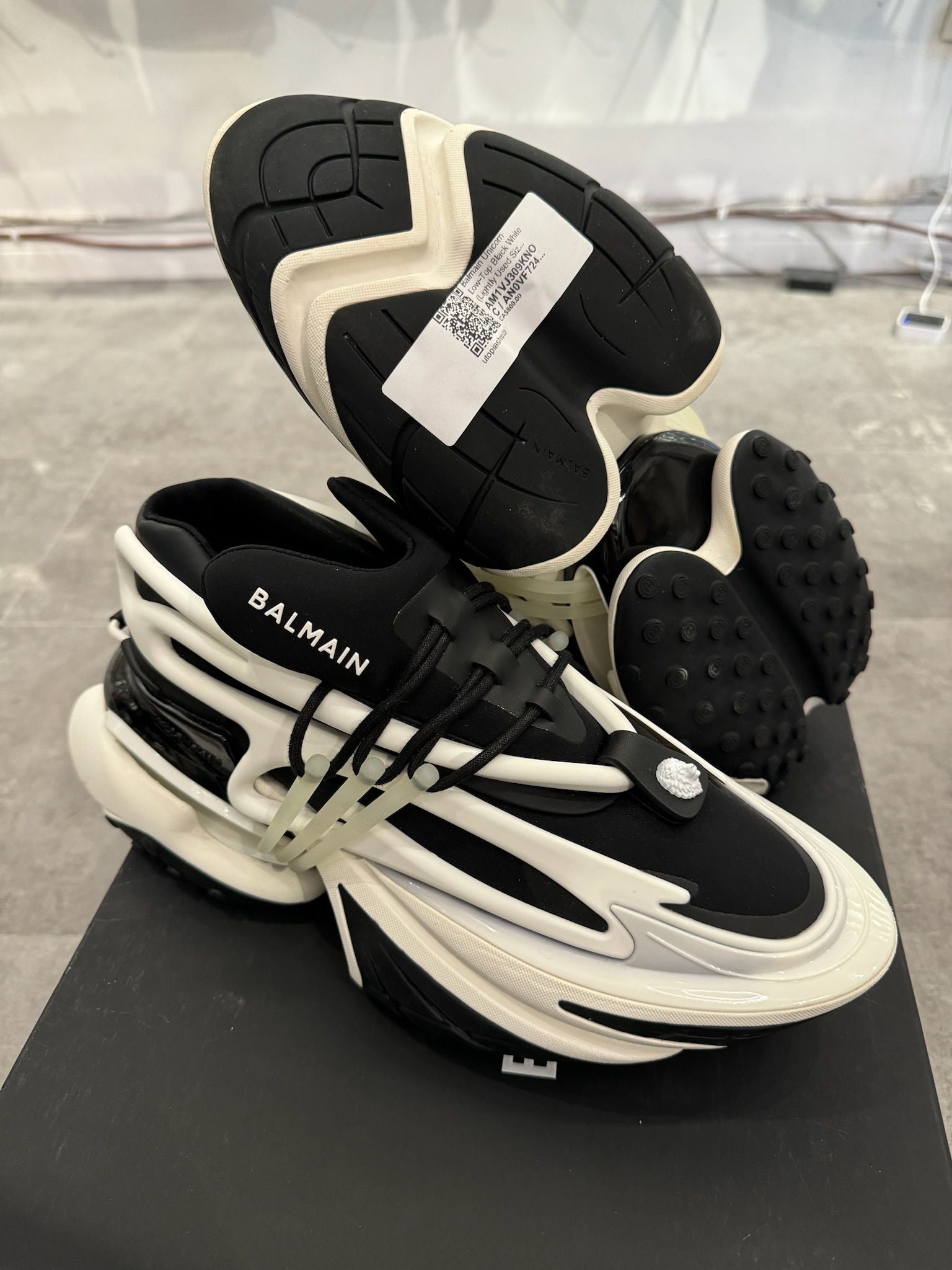 Balmain Unicorn Low-Top Black White - Pre-Owned Size 42/9 (Light Used)