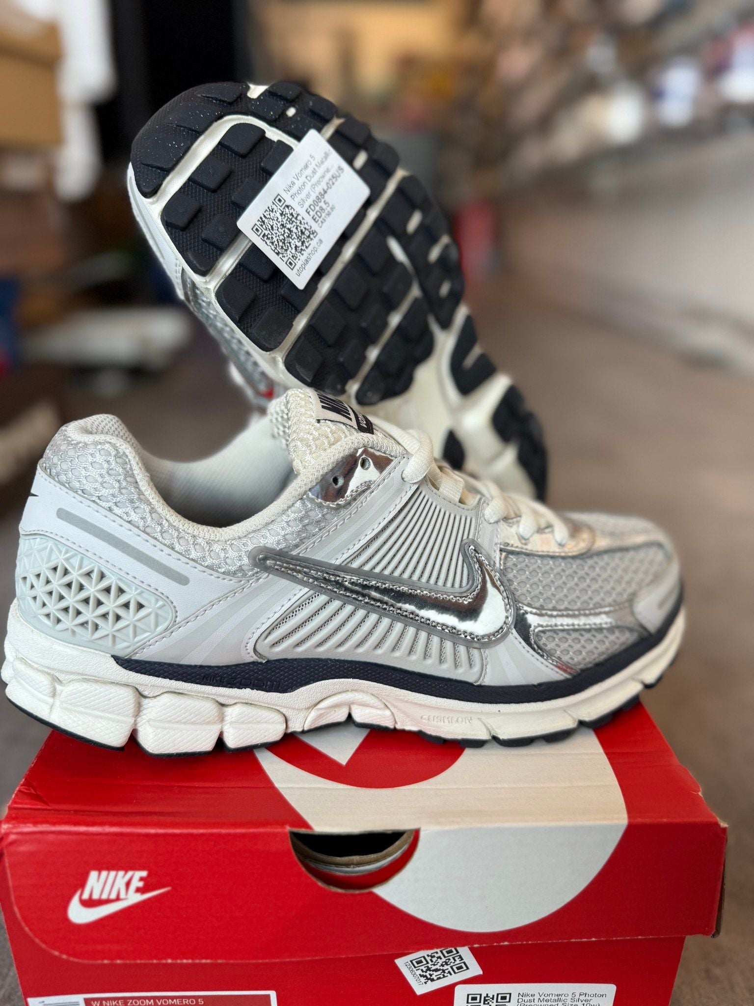 Nike Vomero 5 Photon Dust Metallic Silver (Preowned Size 10w) - Pre-Owned