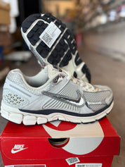 Nike Vomero 5 Photon Dust Metallic Silver (Preowned Size 10w) - Pre-Owned