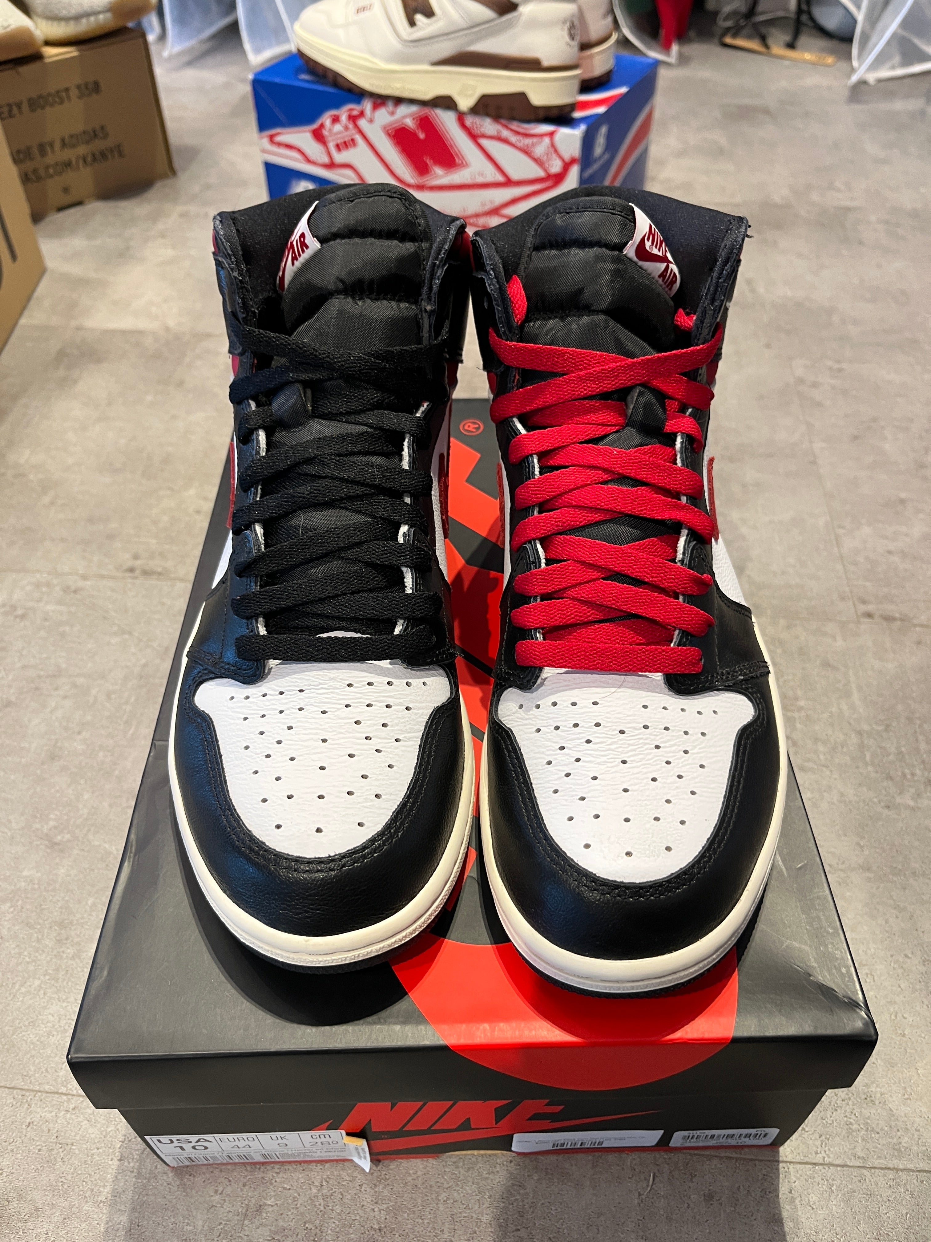 Jordan 1 Retro High Black Gym Red (Preowned Size 10)