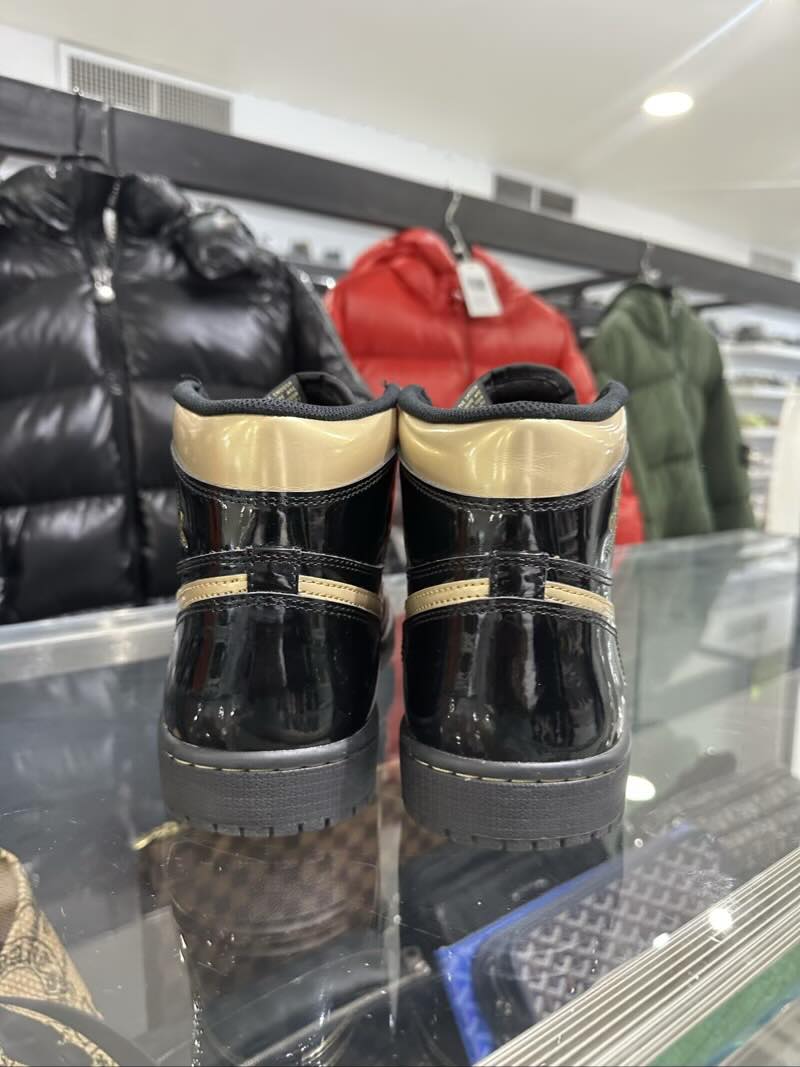 Jordan 1 Retro High Black Metallic Gold (2020) - Pre-Owned Size 10 (No original box)