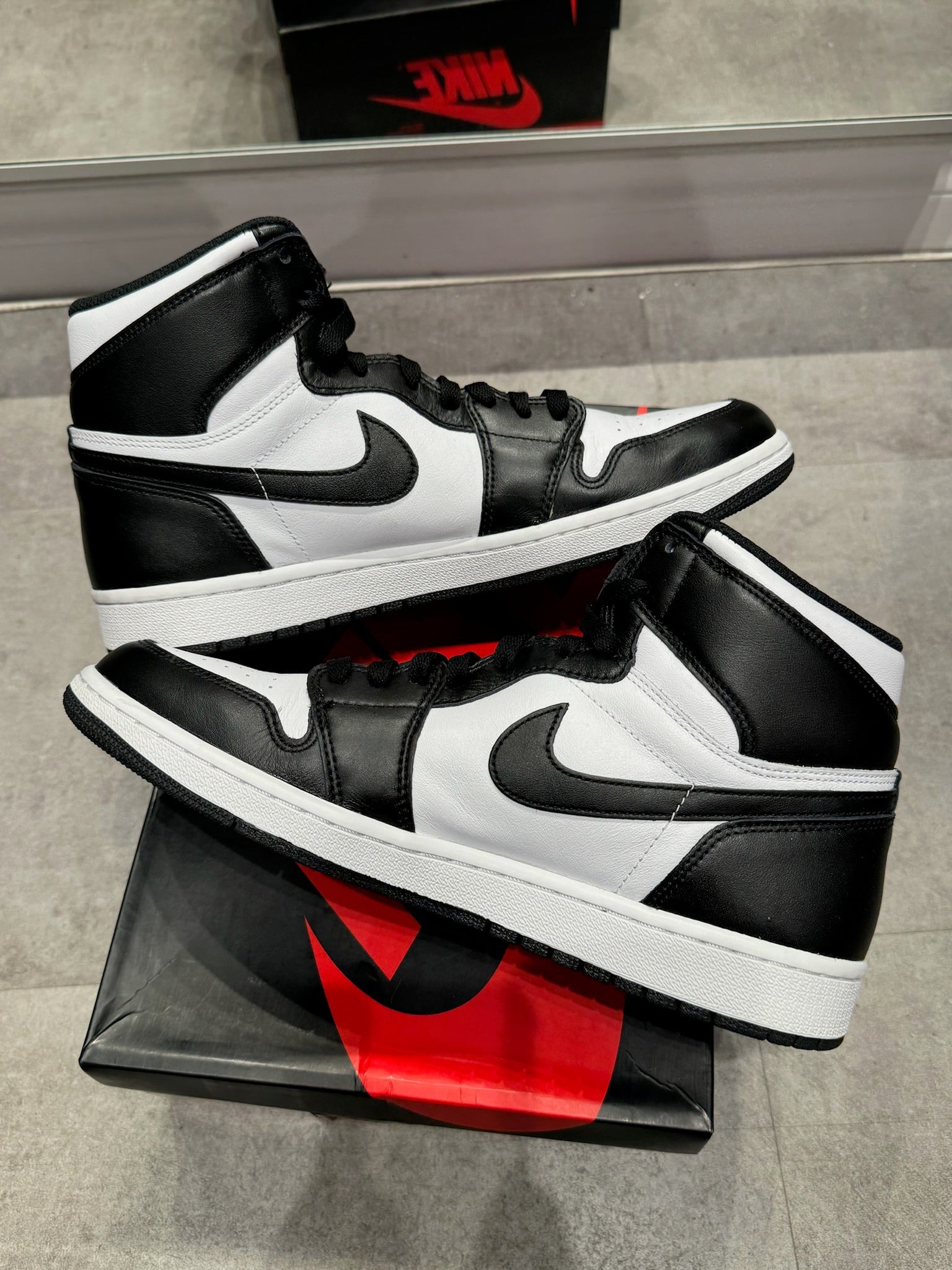 Jordan 1 Retro OG High Black White (2014) (Preowned)