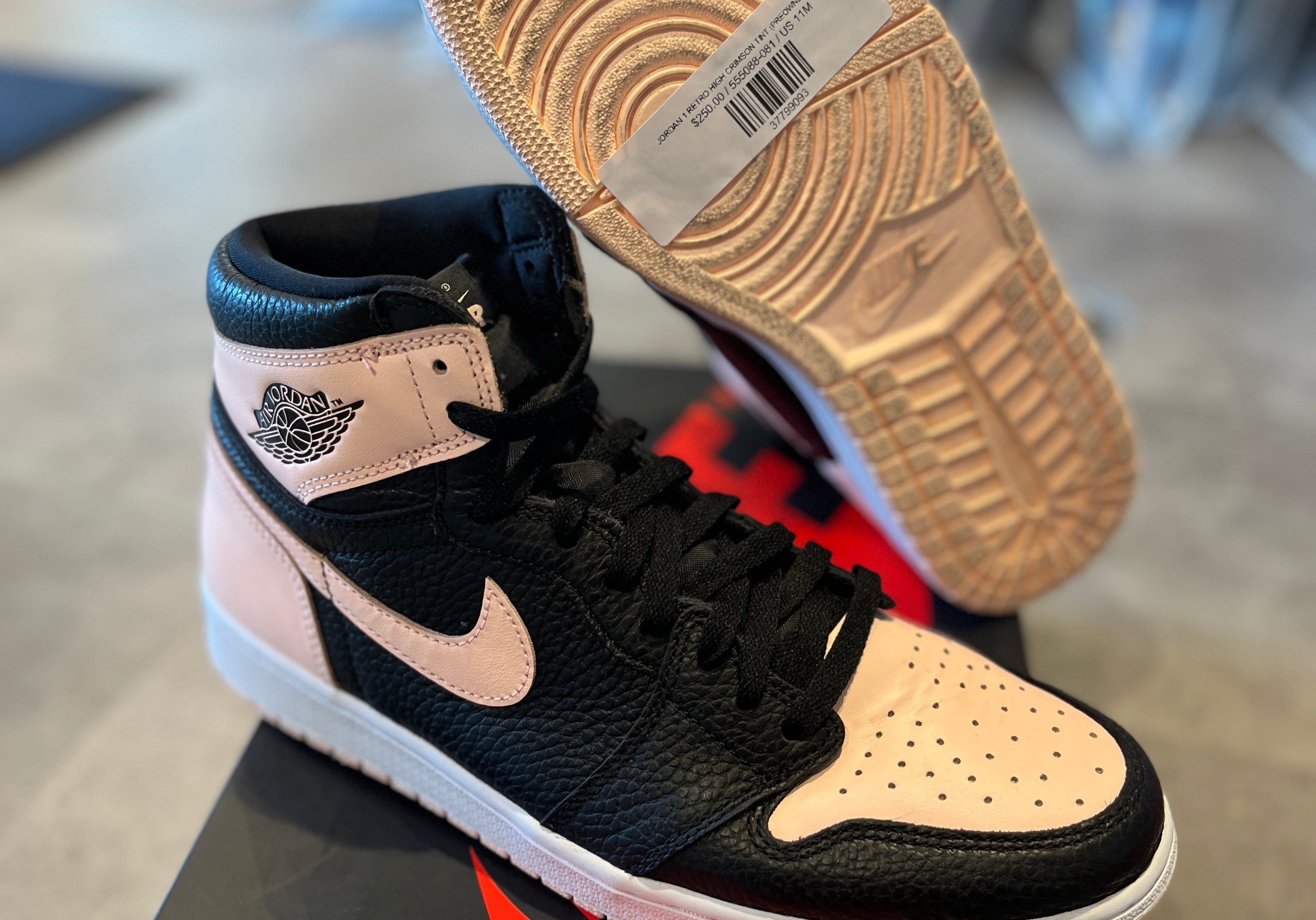 Jordan 1 Retro High Crimson Tint (Preowned Size 11)