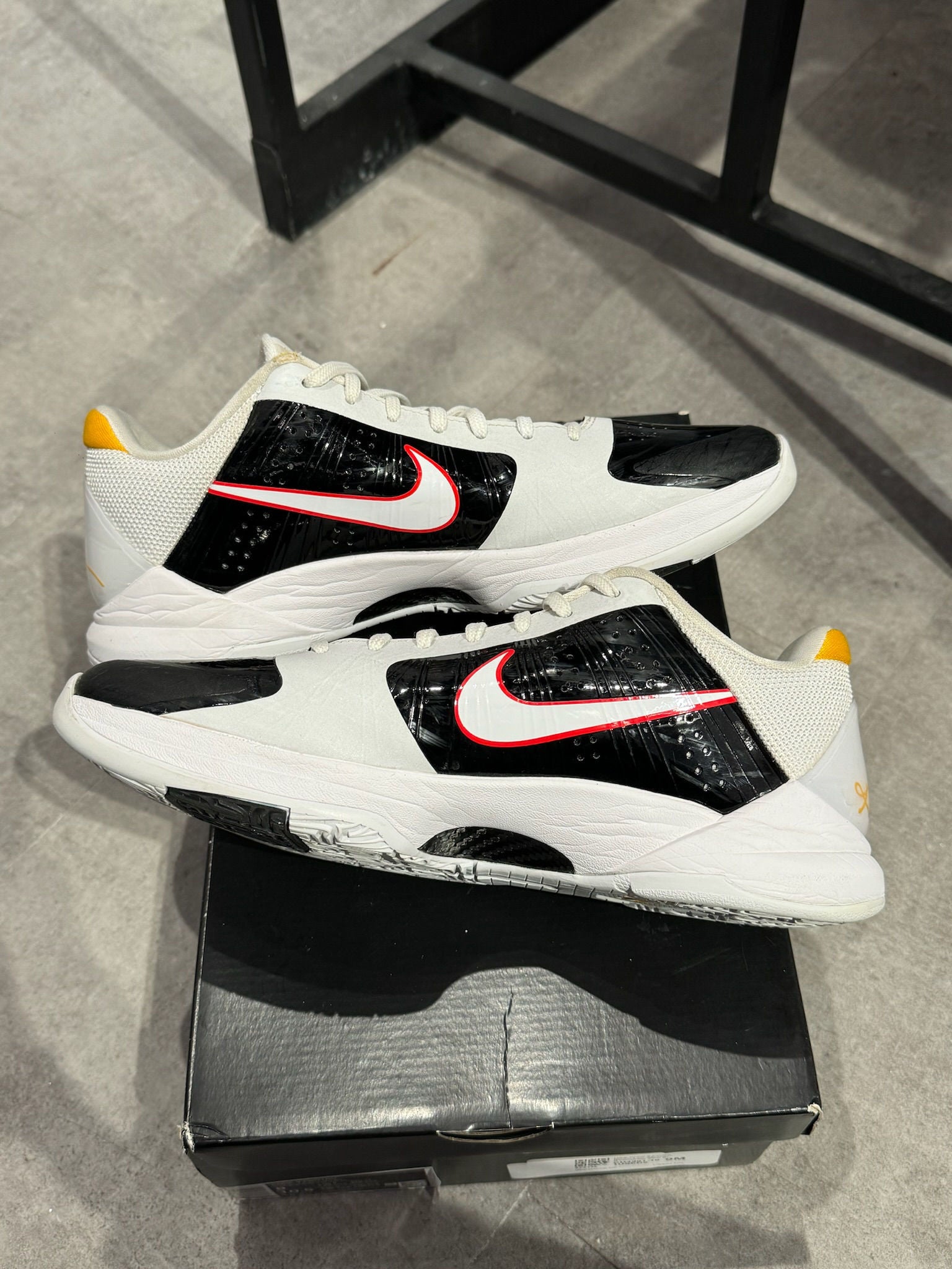 Nike Kobe 5 Protro Bruce Lee Alternate - Pre-Owned Size 9