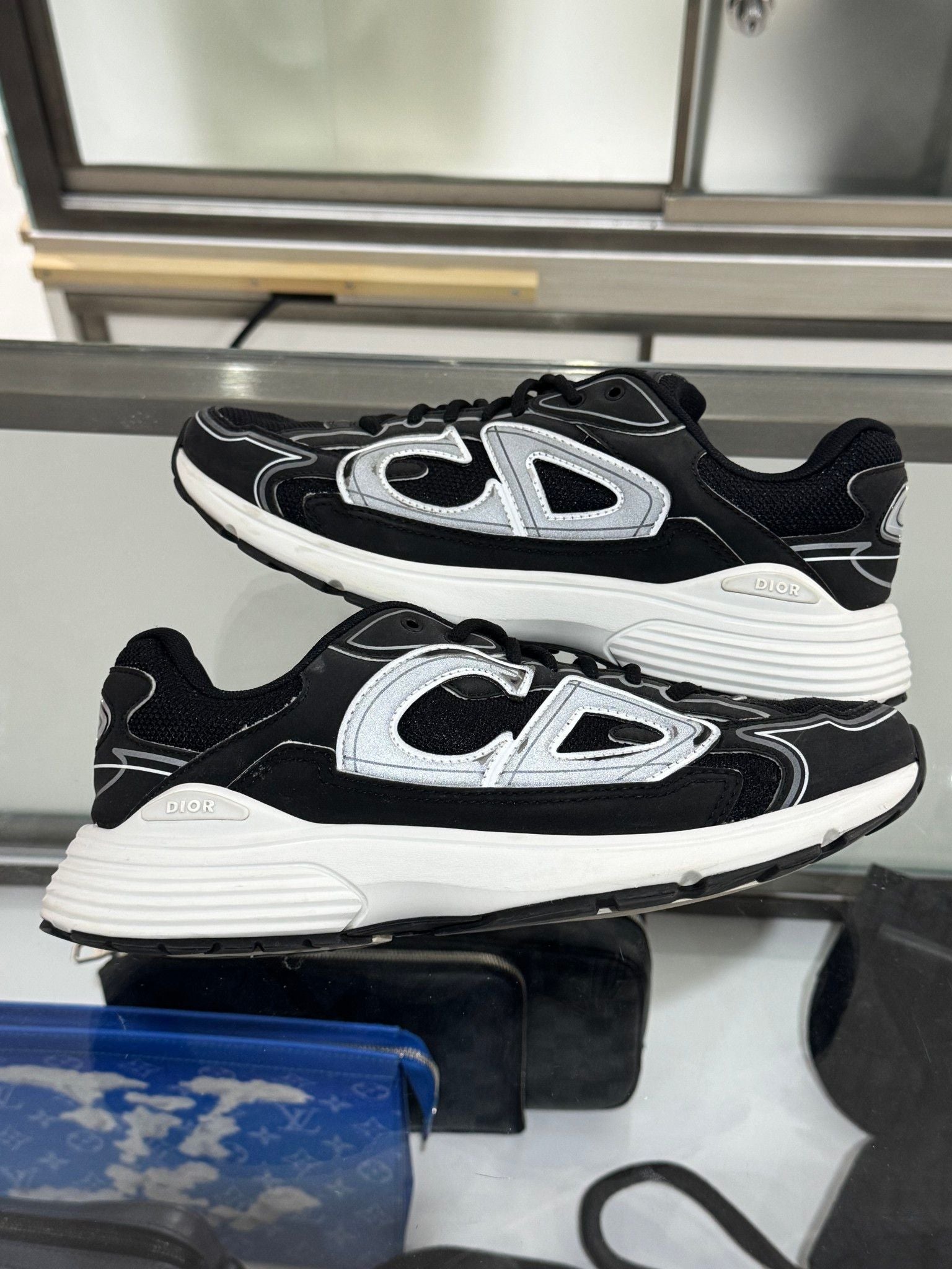 Dior B30 Black - Pre-Owned Size 42 (No original box)