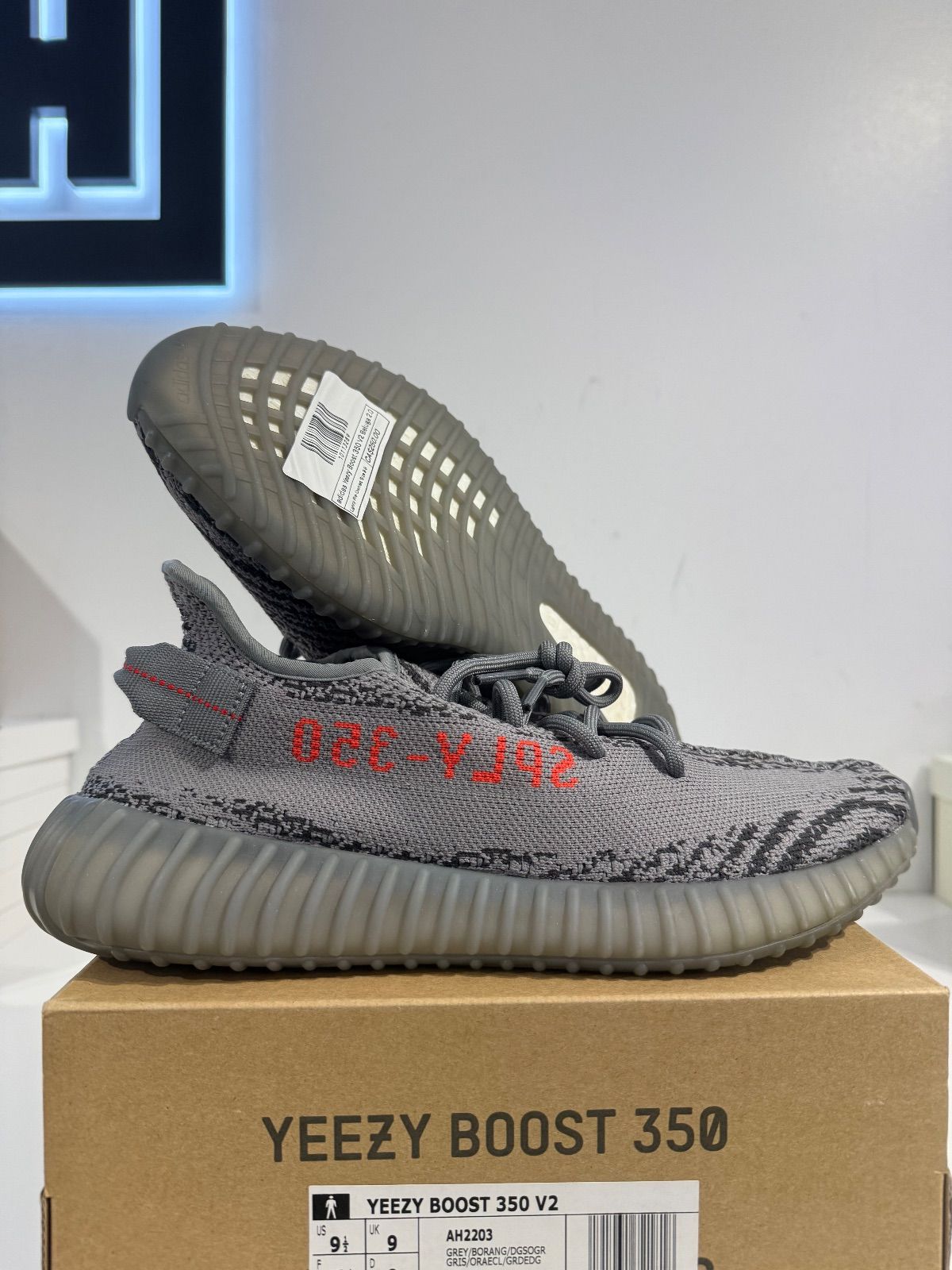 adidas Yeezy Boost 350 V2 Beluga 2.0 - Lightly Pre-Owned Size 9.5