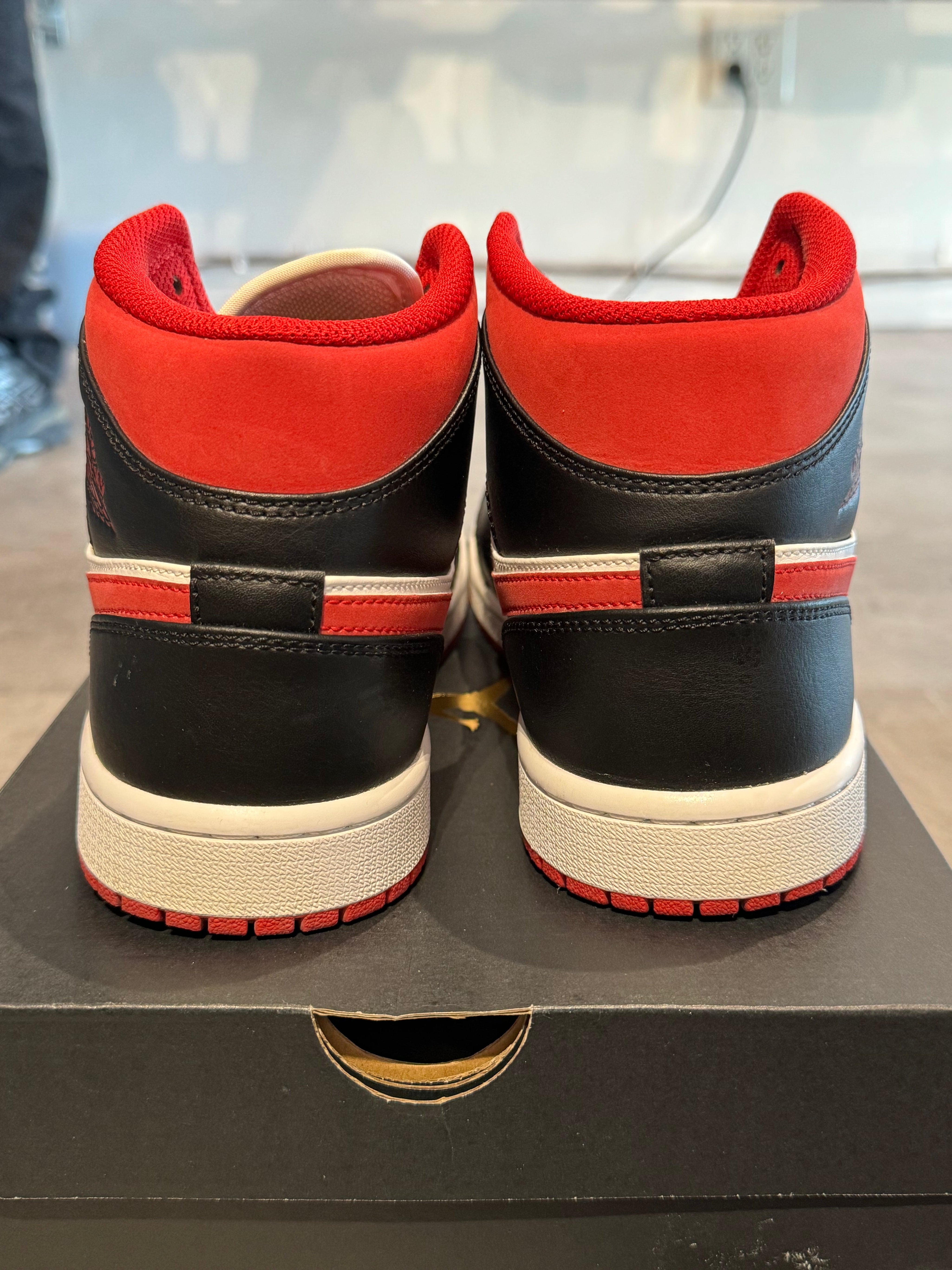 Jordan 1 Mid Gym Red Black White (Preowned)