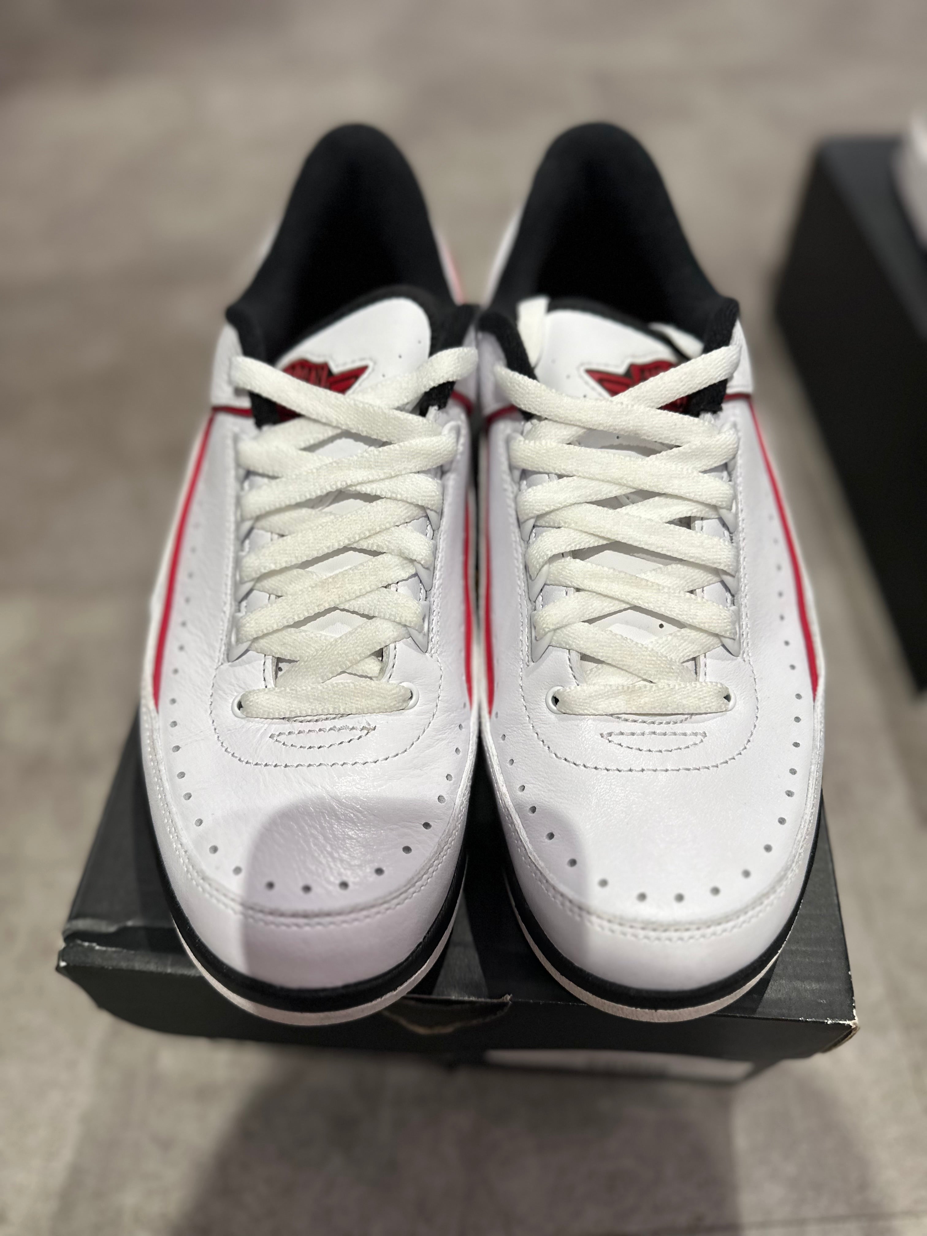 Jordan 2 Retro Low Chicago (2016) (Preowned Size 8.5)