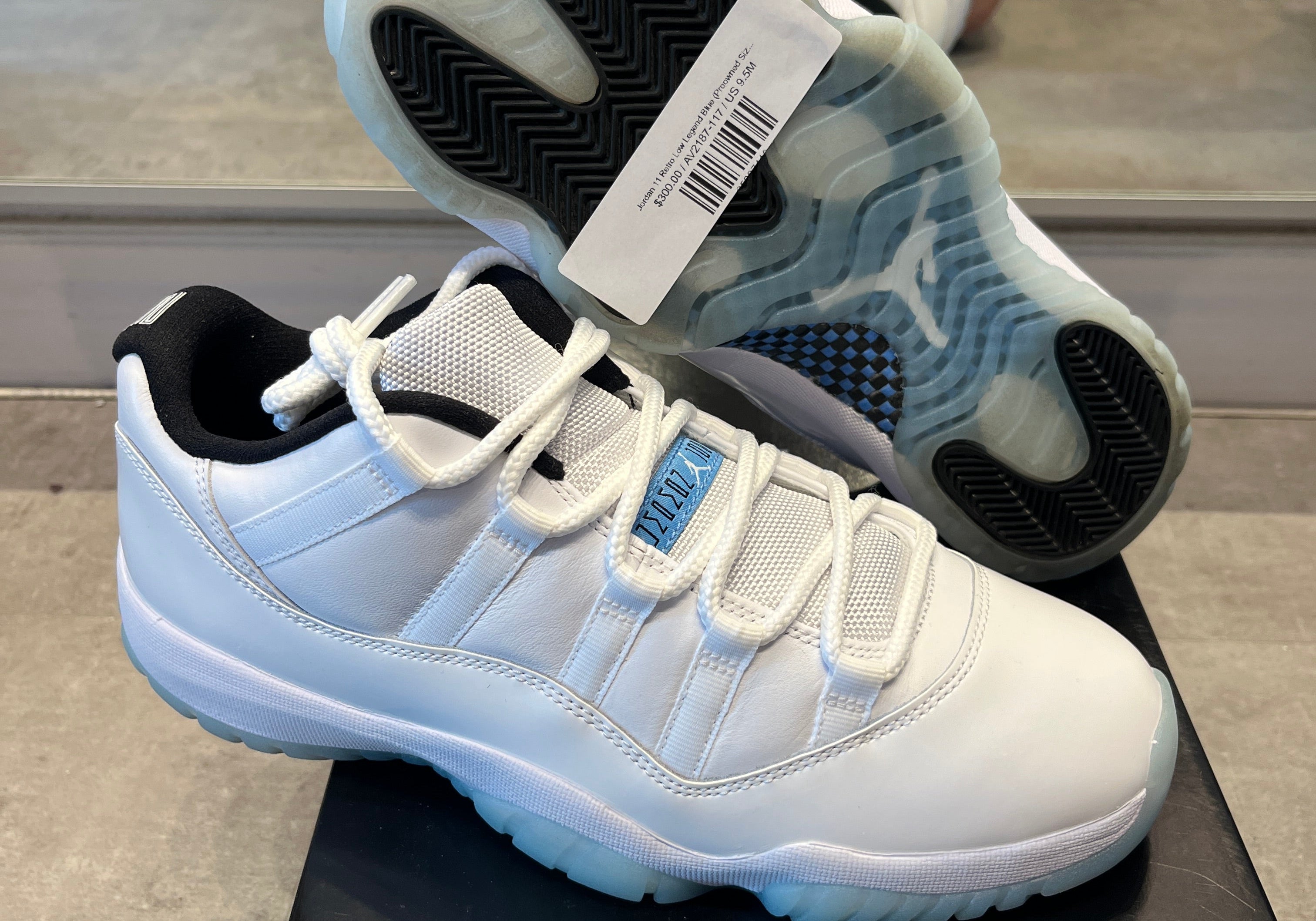 Jordan 11 Retro Low Legend Blue (Preowned Size 9.5)