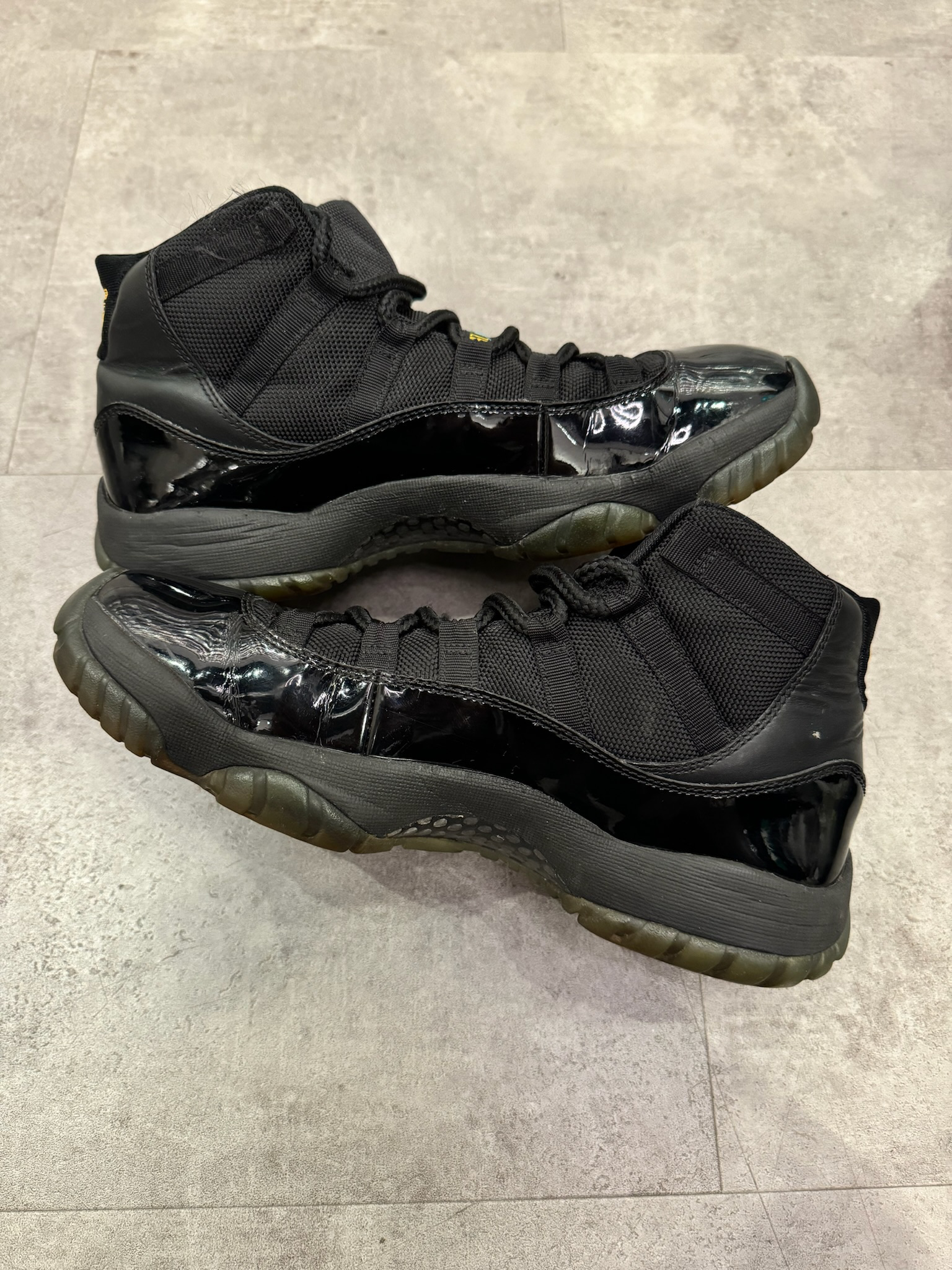 Jordan 11 Retro Gamma Blue (Preowned Size 8)