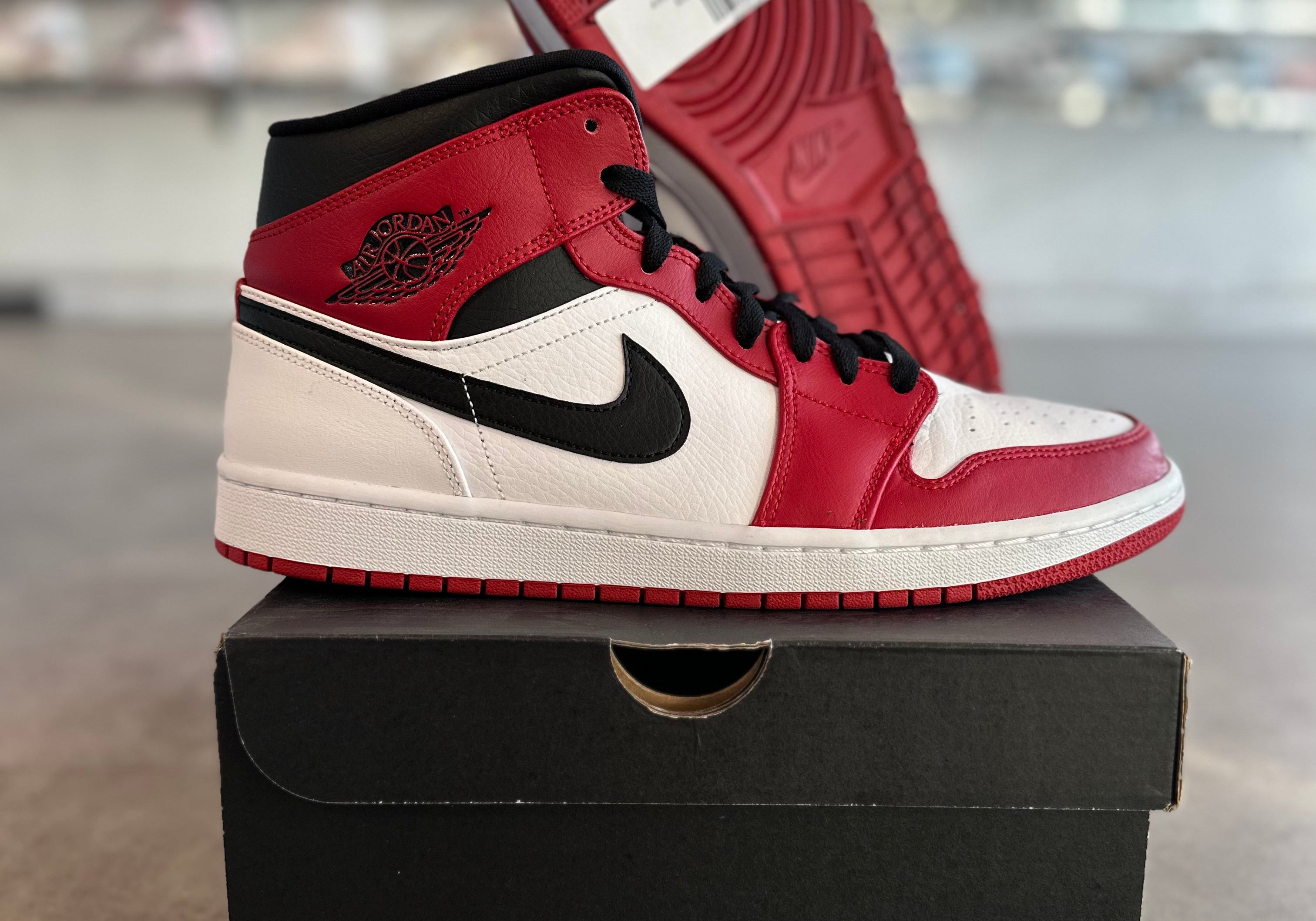 Jordan 1 Mid Chicago (2020) (Preowned)