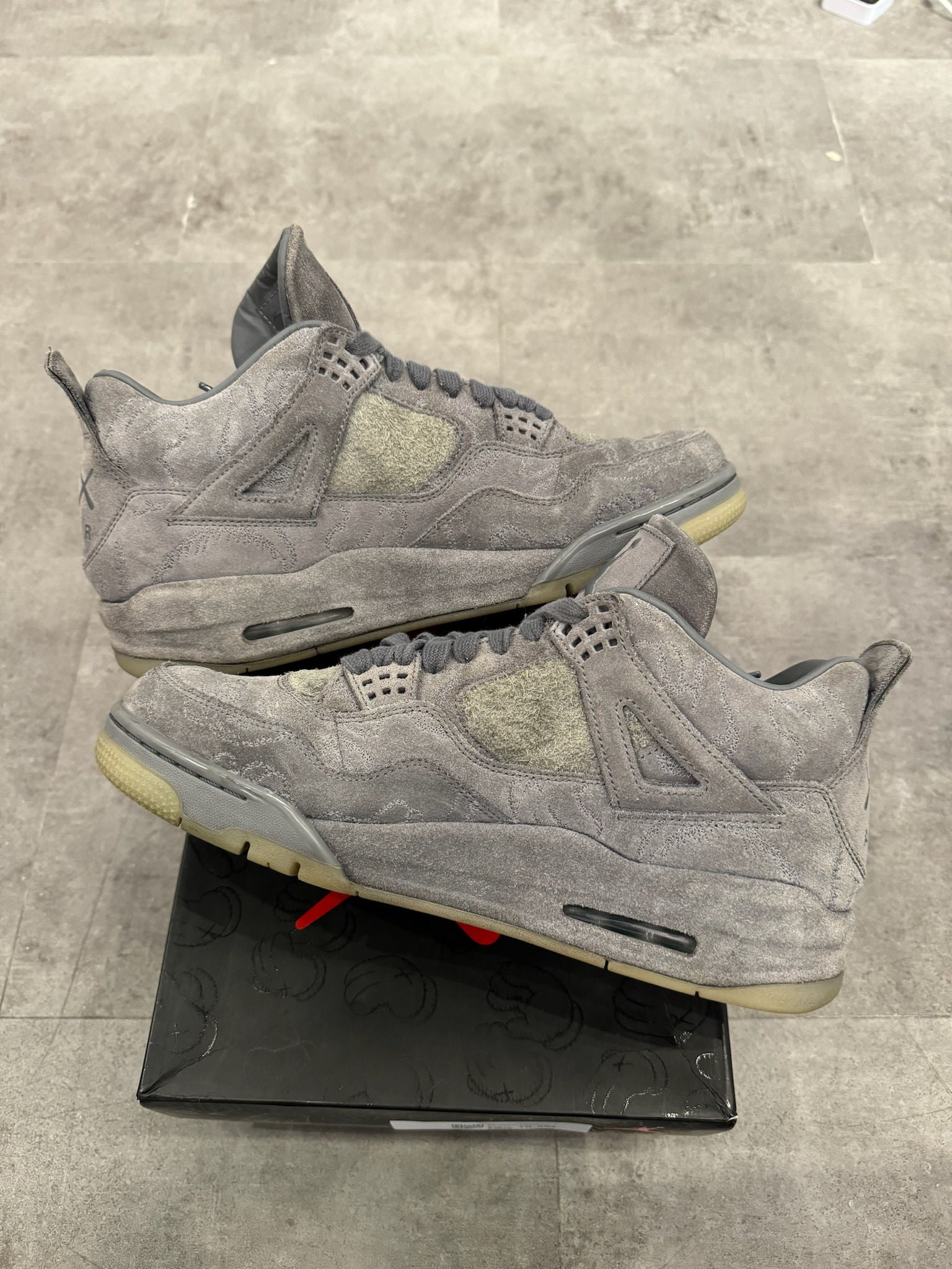 Air Jordan 4 Retro Kaws - Pre-Owned Size 10.5