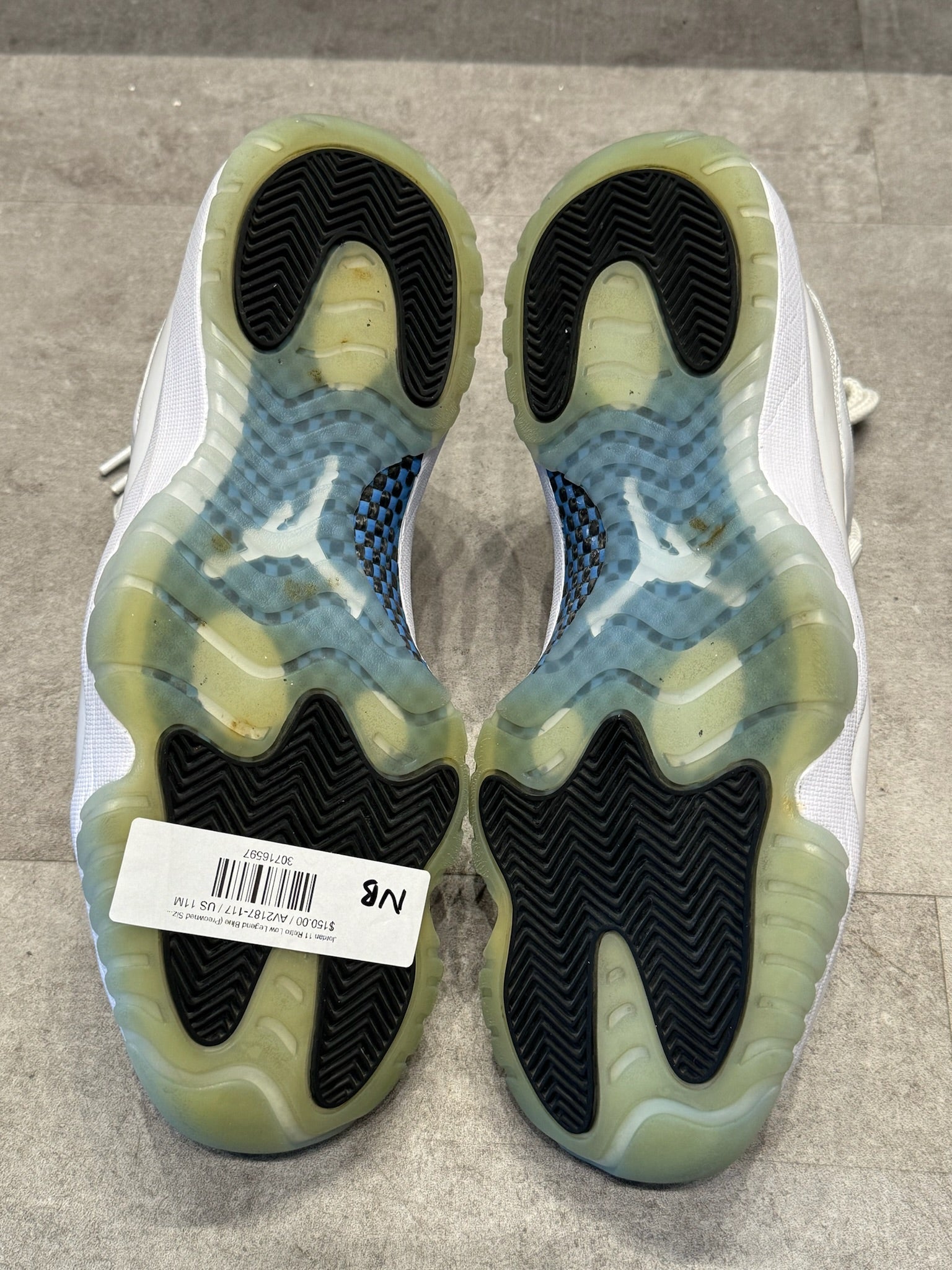 Jordan 11 Retro Low Legend Blue - Pre-Owned Size 11 (No original box)