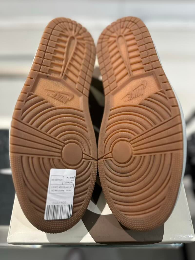 Jordan 1 Retro Low OG SP Travis Scott Canary - Pre-Owned Size 11M/12.5W