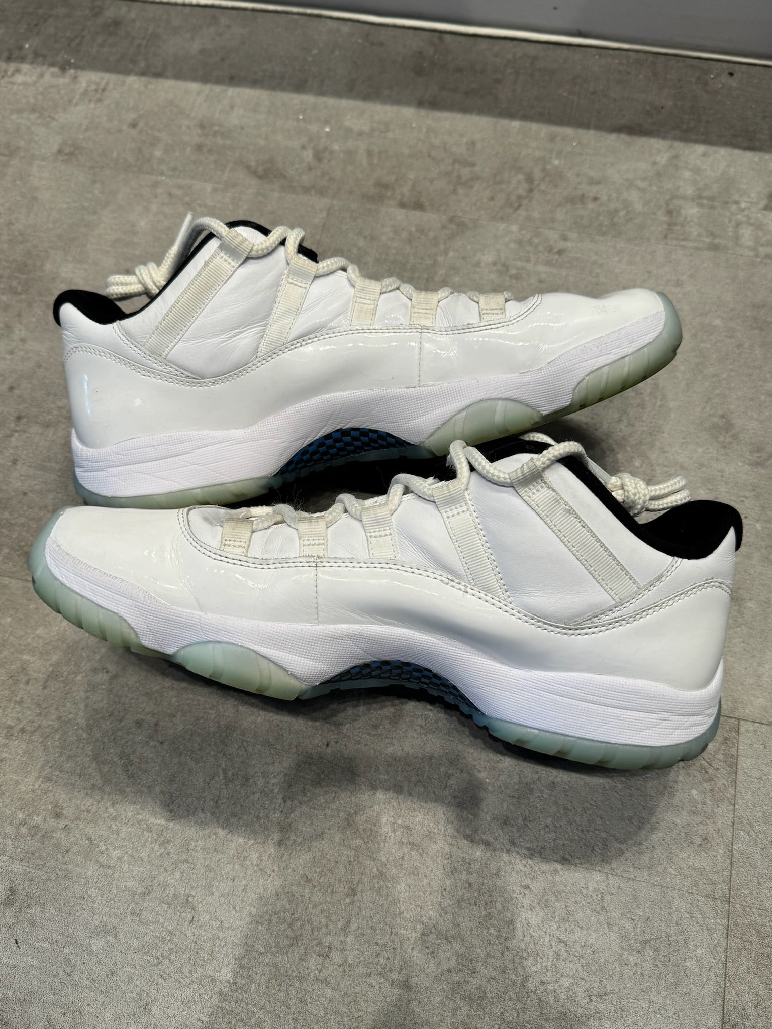 Jordan 11 Retro Low Legend Blue - Pre-Owned Size 11 (No original box)