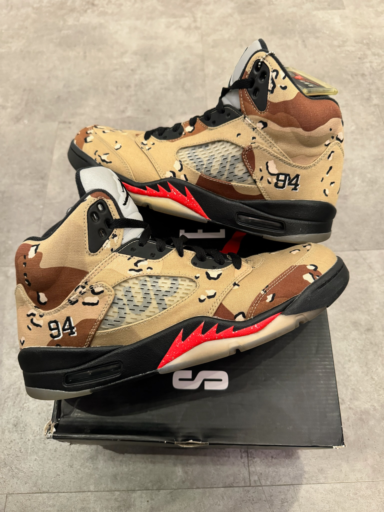 Jordan 5 Retro Supreme Desert Camo (Preowned Size 11)