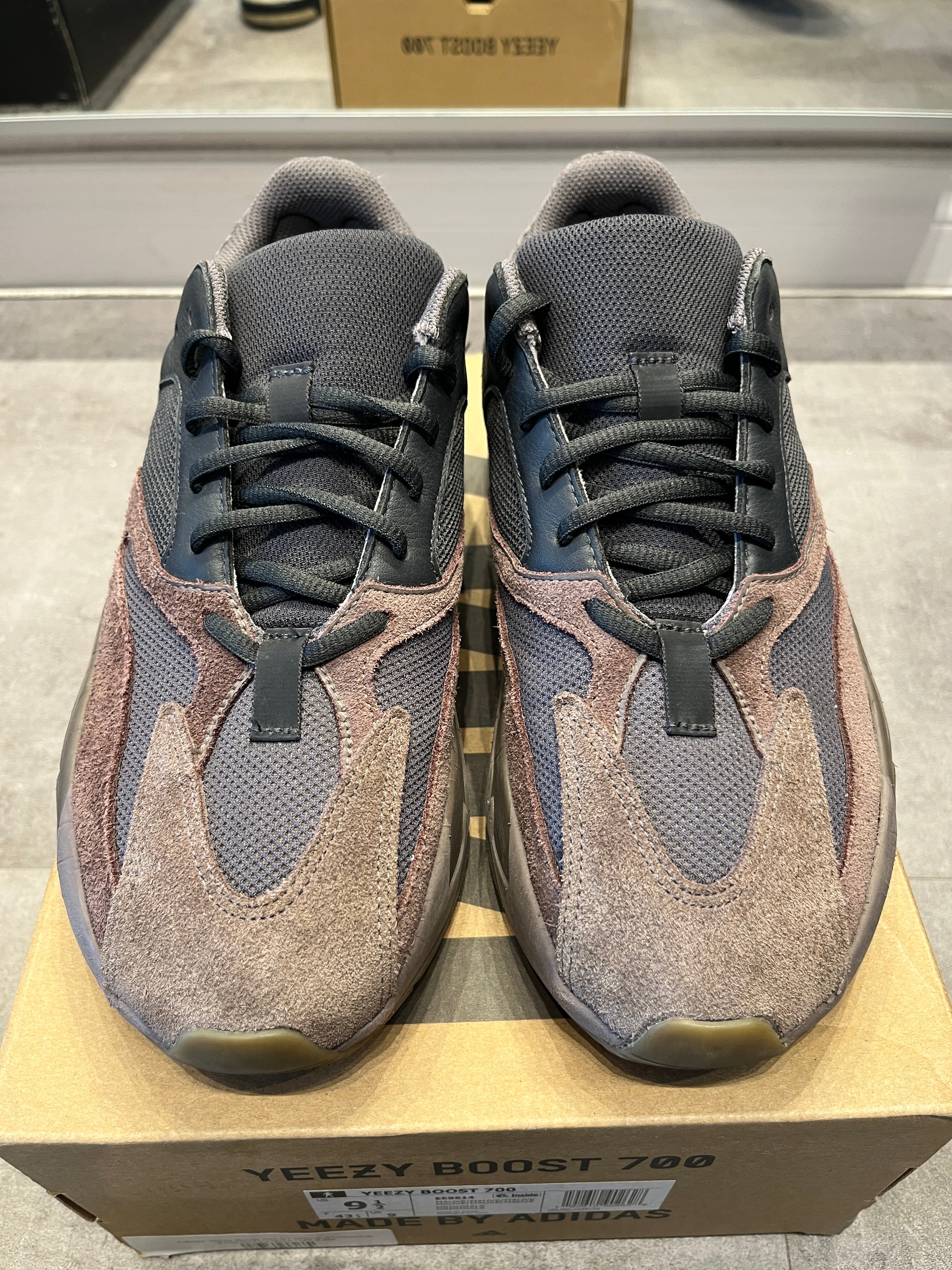 Adidas Yeezy Boost 700 V1 Mauve (Preowned) - Pre-Owned