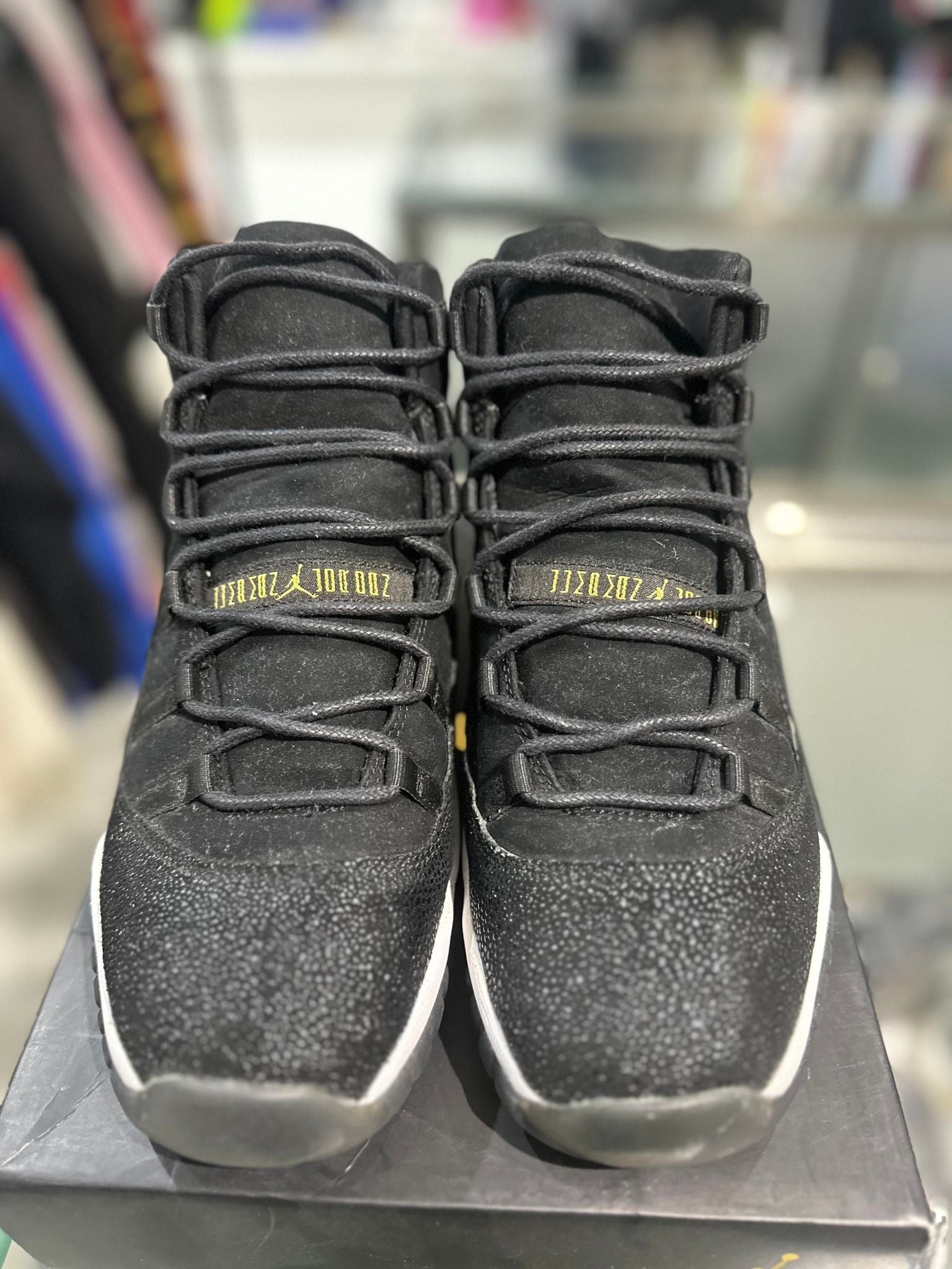 Jordan 11 Retro Heiress Black Stingray (GS) - Pre-Owned Size 9Y