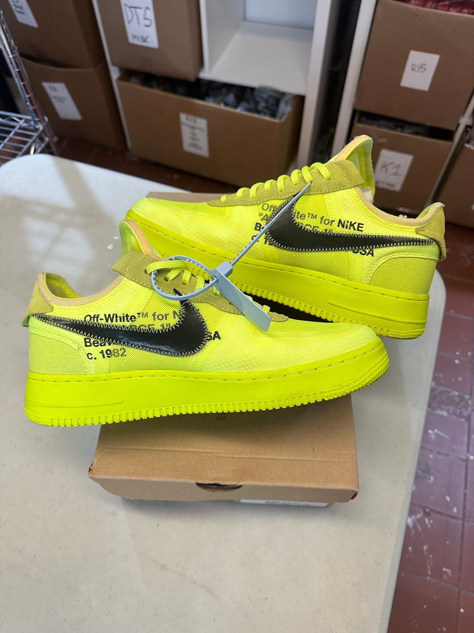 Nike Air Force 1 Low Off-White Volt - Pre-Owned Size 10.5