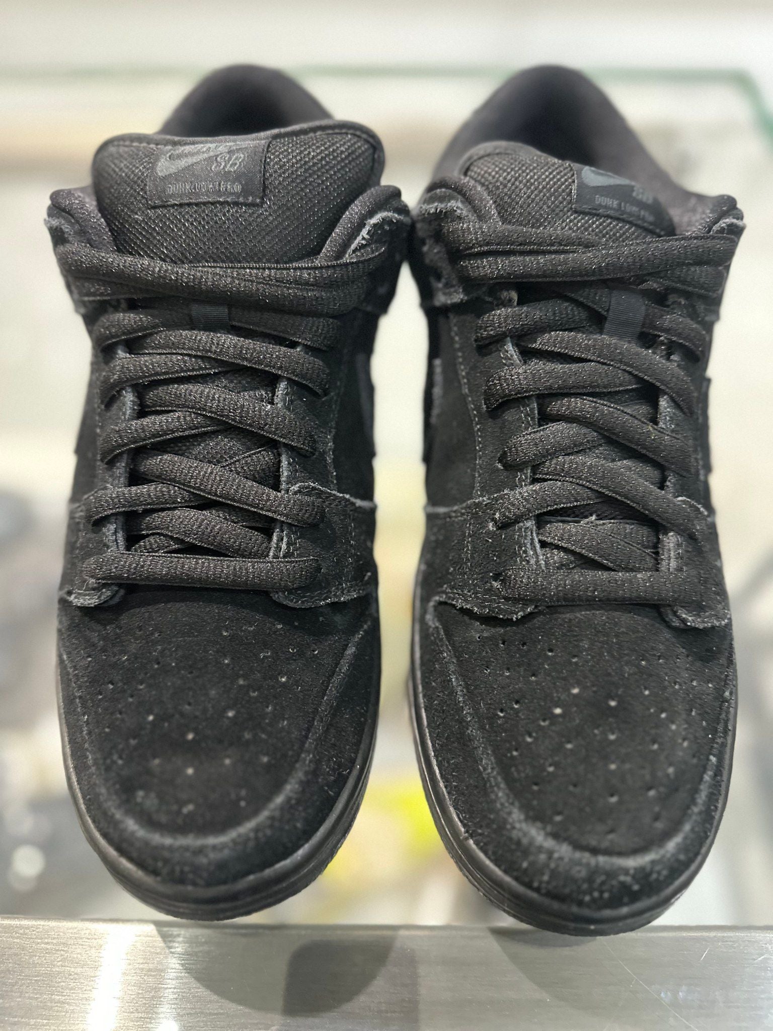 Nike SB Dunk Low Blackout - Pre-Owned Size 9 (No original box)