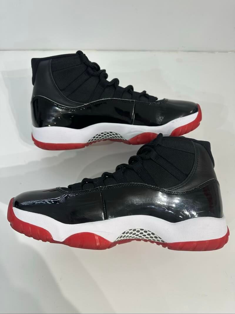 Jordan 11 Retro Playoffs Bred (2019) - Pre-Owned Size 9.5 (No original box)