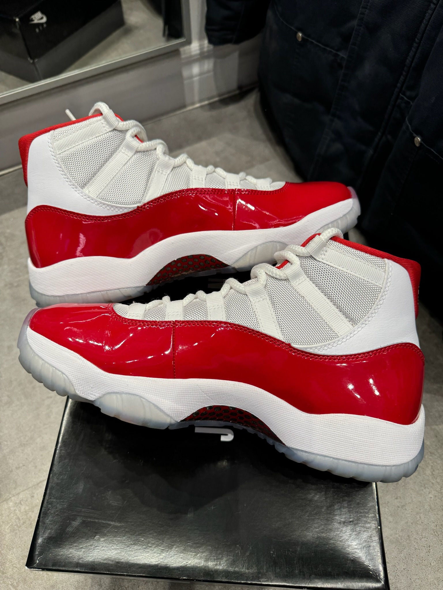 Jordan 11 Retro Cherry - Pre-Owned Size 9.5