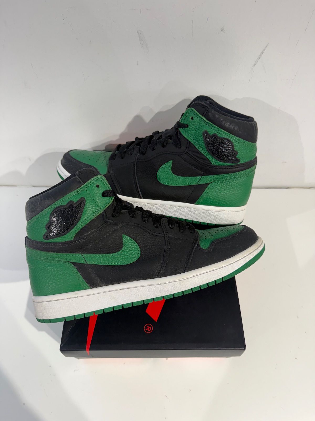 Jordan 1 Retro High Pine Green Black - Pre-Owned Size 9.5
