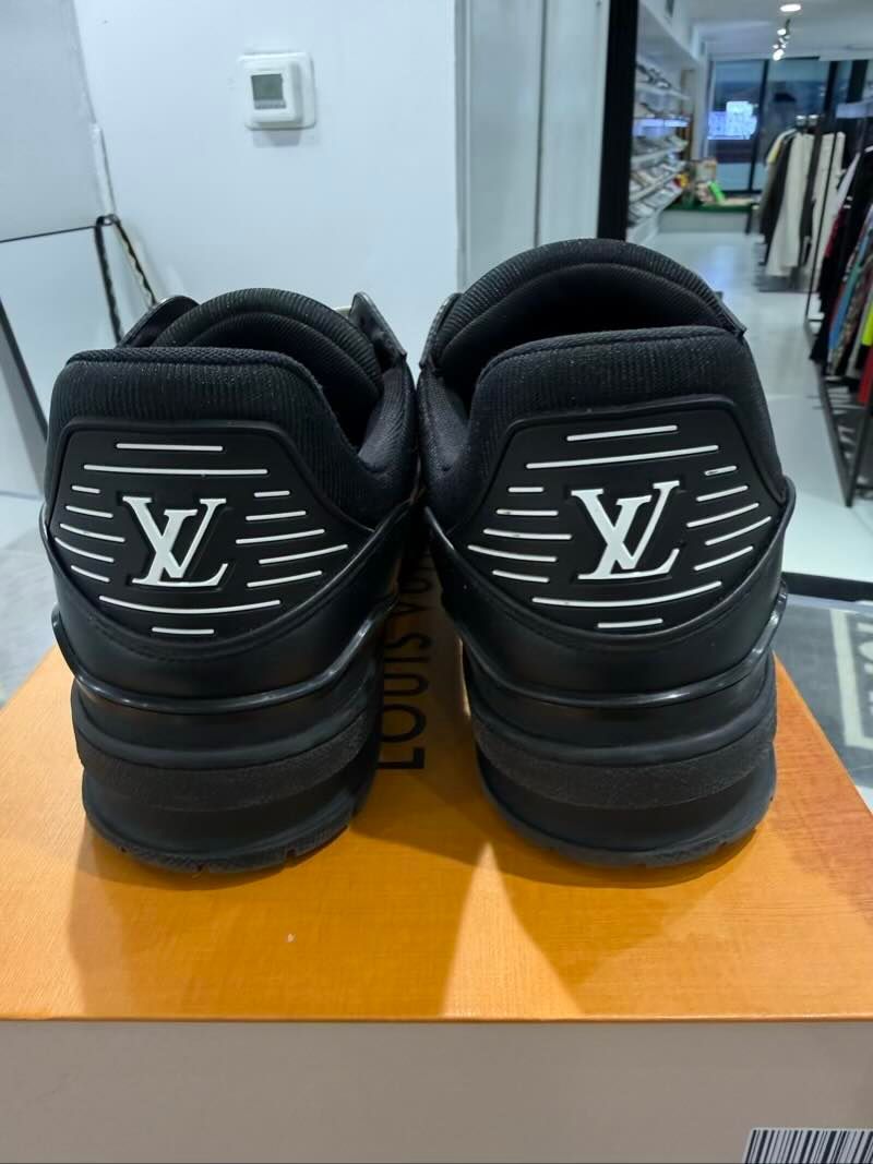 Louis Vuitton Trainer Black Embossed Monogram - Pre-Owned Size 10.5