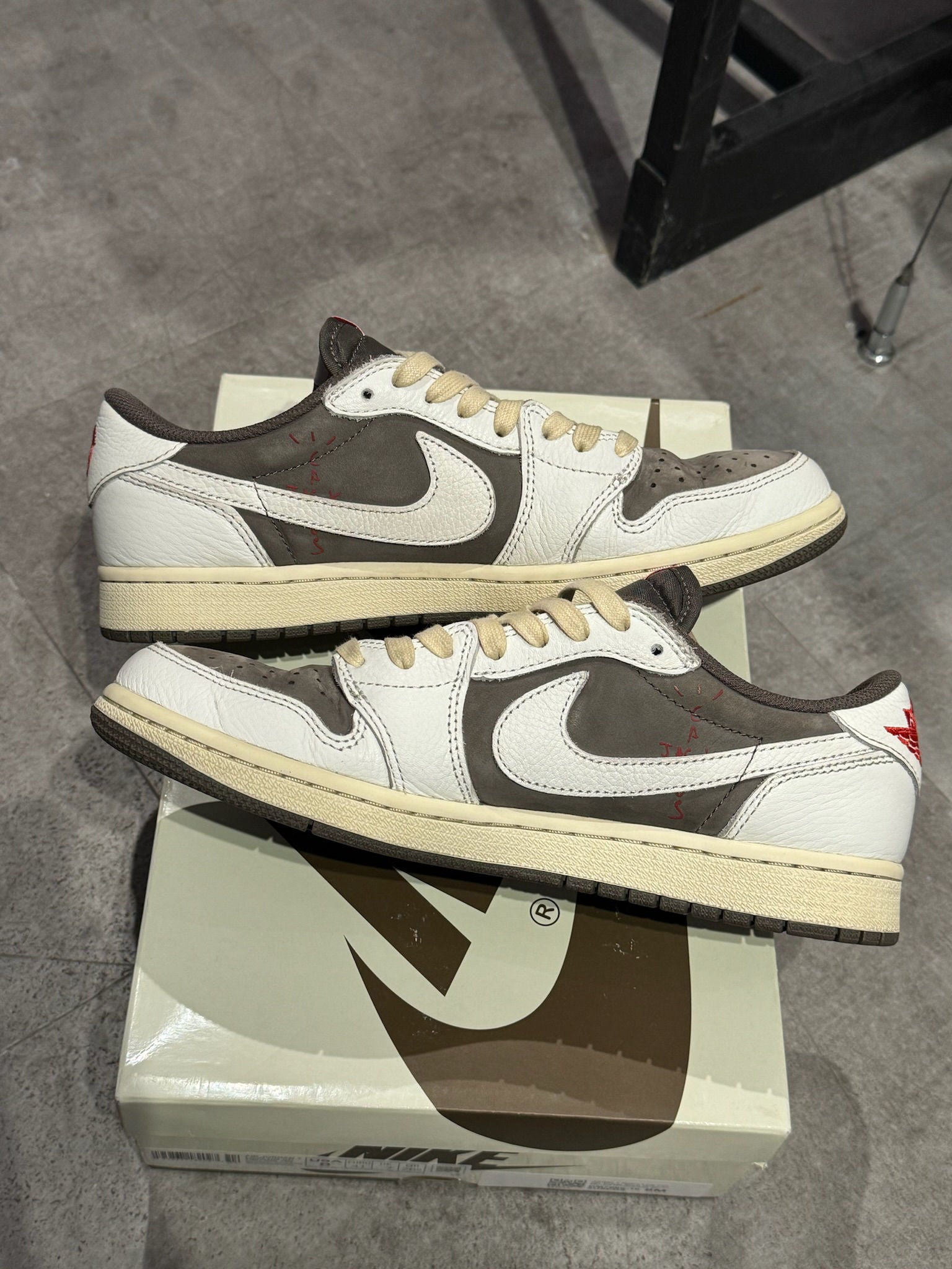 Jordan 1 Retro Low OG SP Travis Scott Reverse Mocha - Pre-Owned Size 8