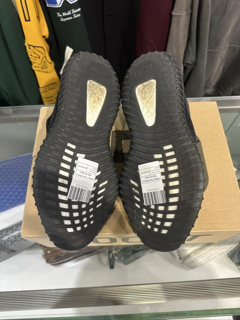 Adidas Yeezy Boost 350 V2 Onyx - Lightly Pre-Owned Size 9.5M