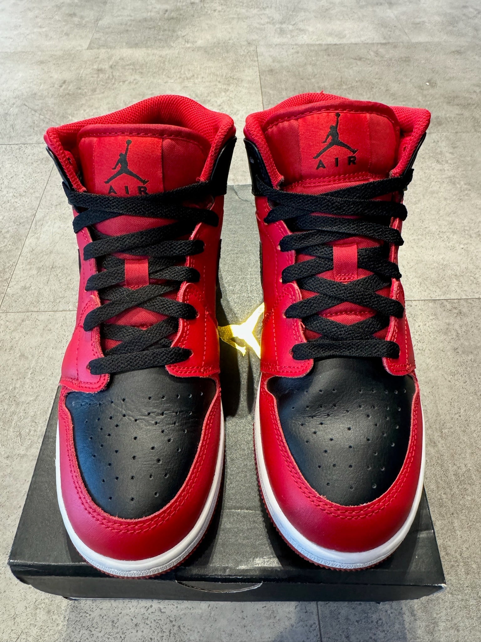 Jordan 1 Mid Reverse Bred (GS) (Preowned Size 6y)