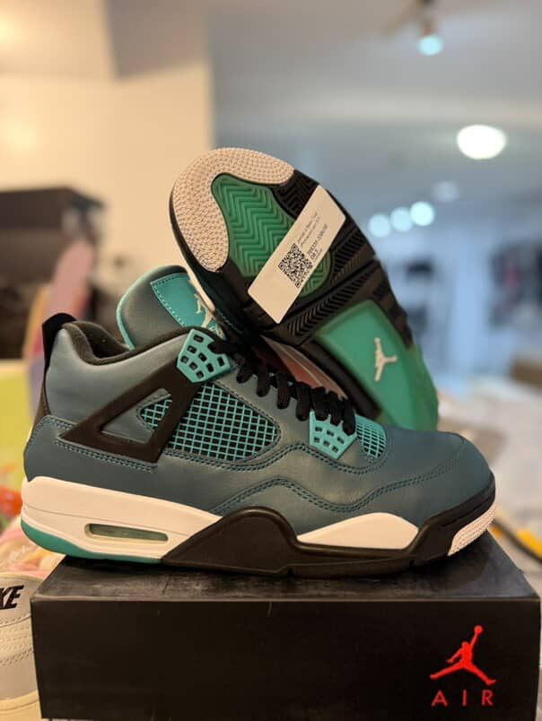 Jordan 4 Retro Teal - Pre-Owned Size 8.5