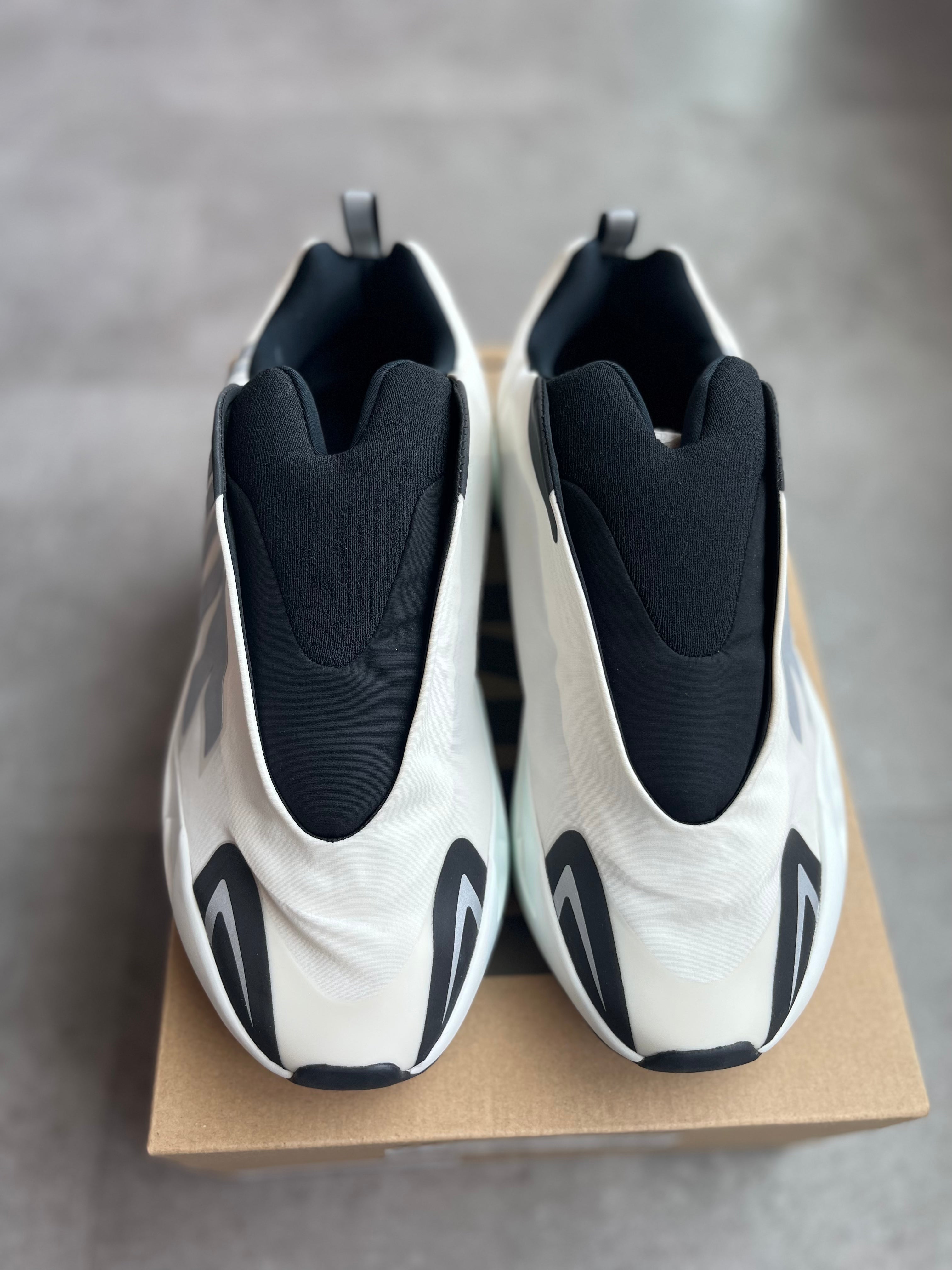 Adidas Yeezy Boost 700 MNVN Laceless Analog (Preowned)