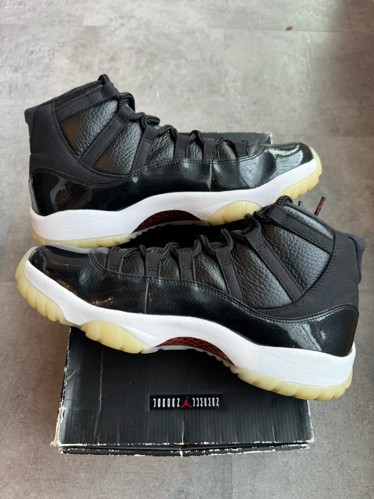 Jordan 11 Retro 72-10 (Preowned Size 10.5)