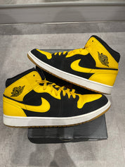 Jordan 1 Mid New Love (2017) (Preowned)