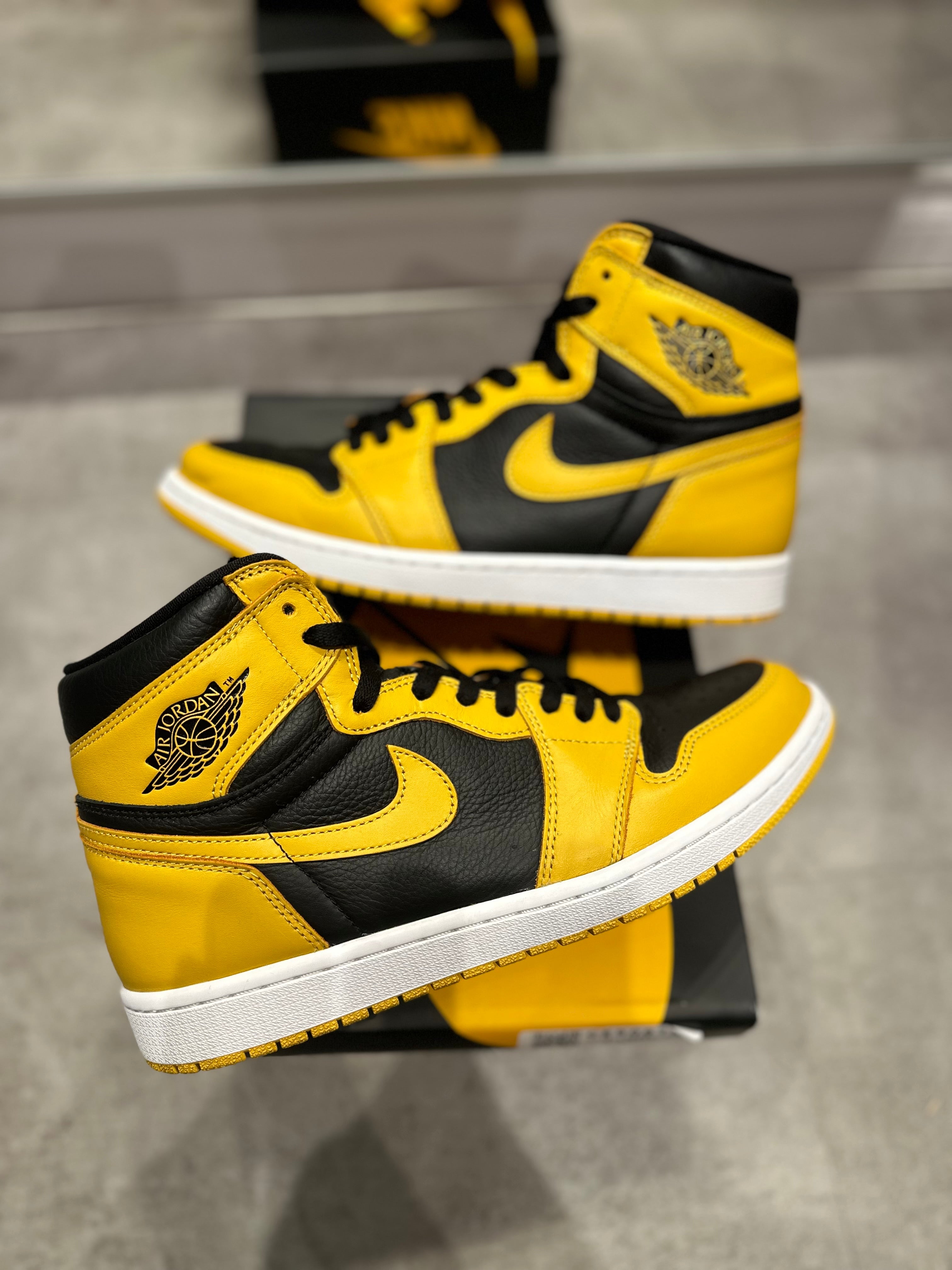 Jordan 1 Retro High OG Pollen (Preowned Size 10.5 8/10)