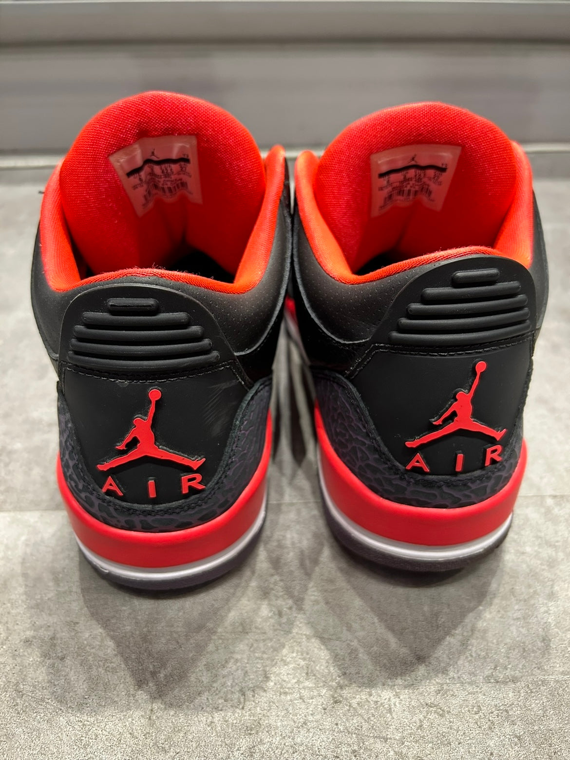 Jordan 3 Retro Crimson (Preowned Size 9)