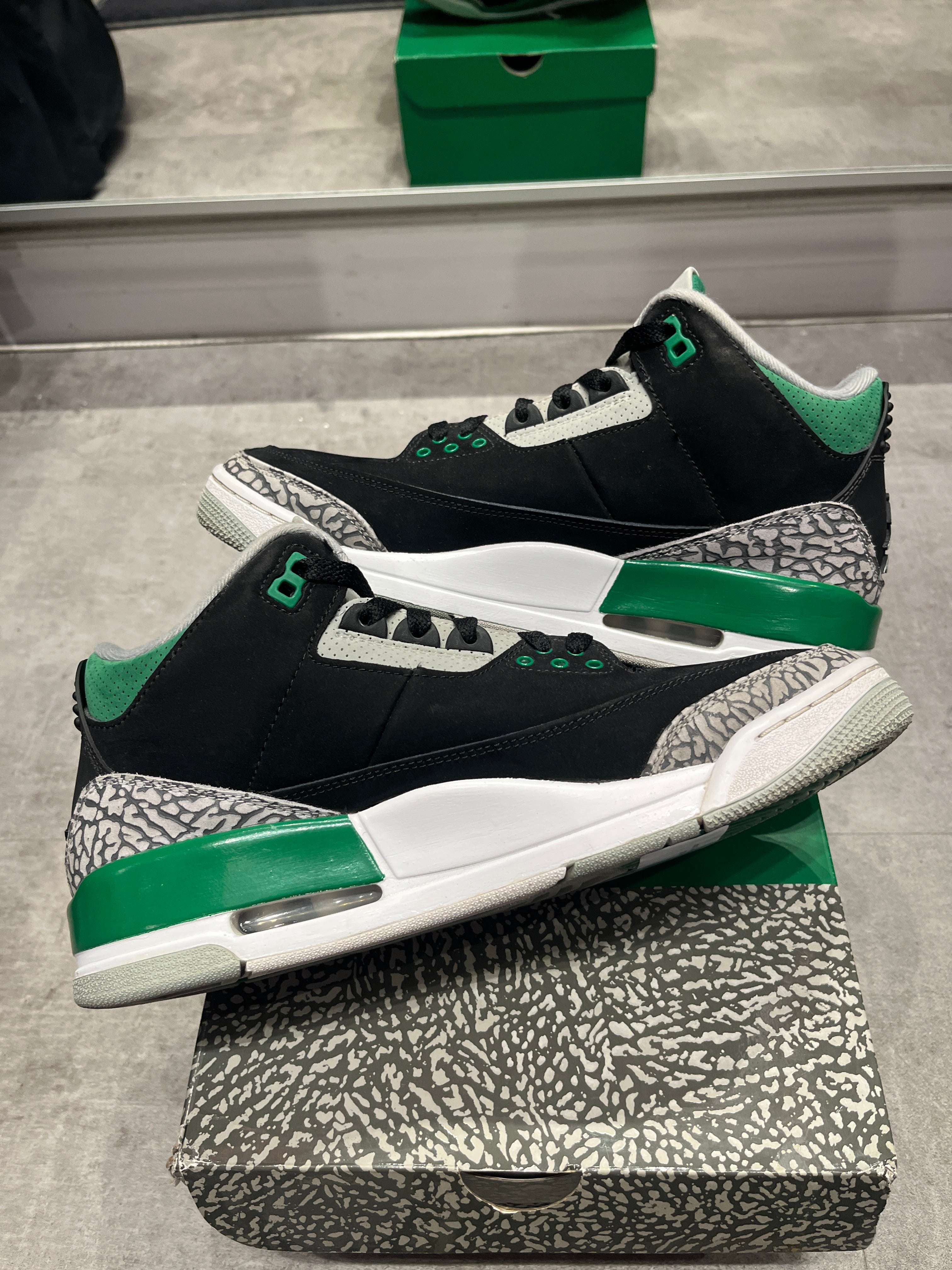 Jordan 3 Retro Pine Green (Preowned Size 9)