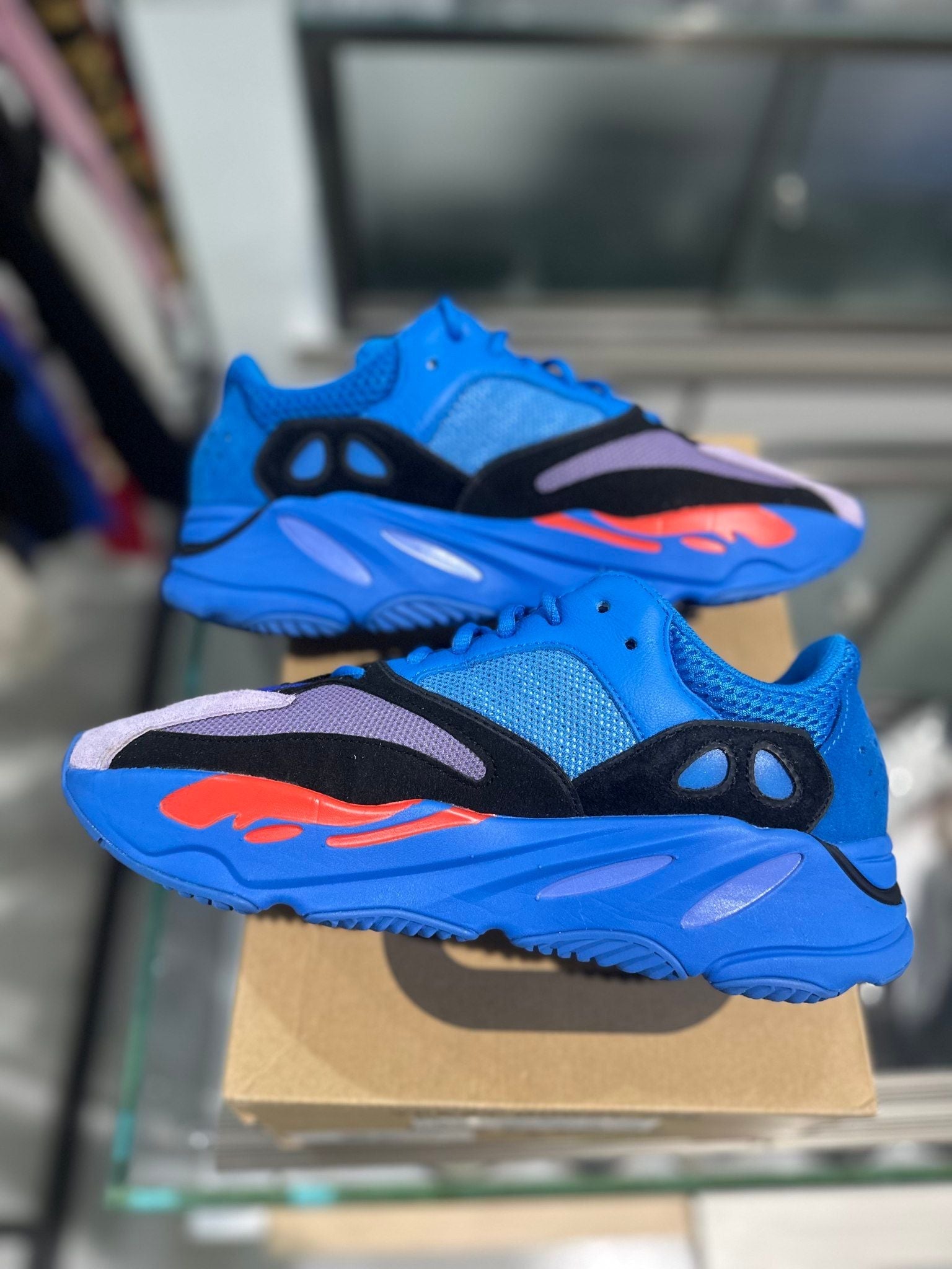 adidas Yeezy Boost 700 Hi-Res Blue - Pre-Owned Size 9.5