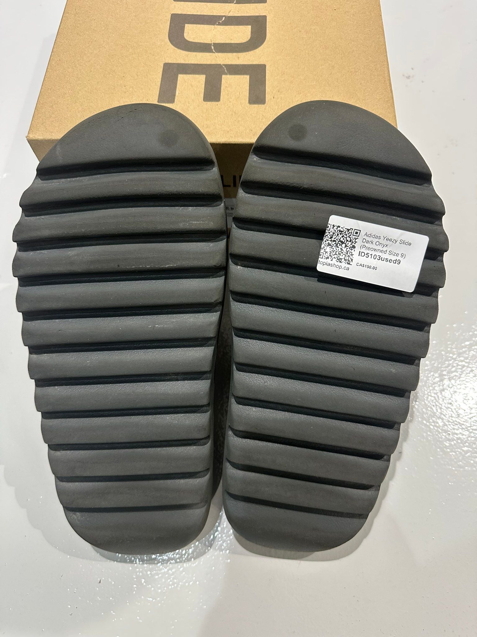 Adidas Yeezy Slide Dark Onyx (Preowned Size 9) - Pre-Owned